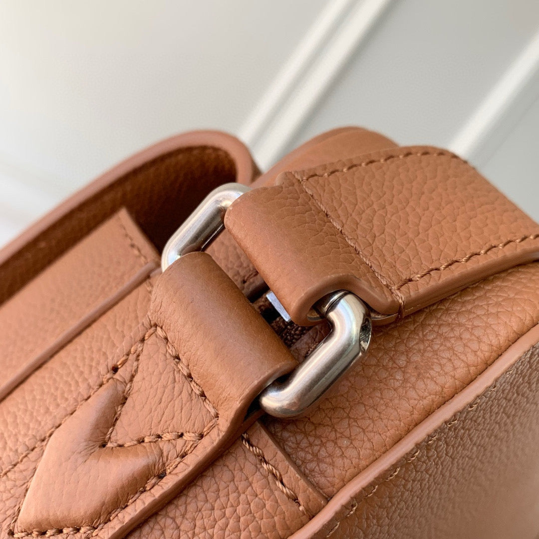 LOU BOARDING MESSENGER BAG