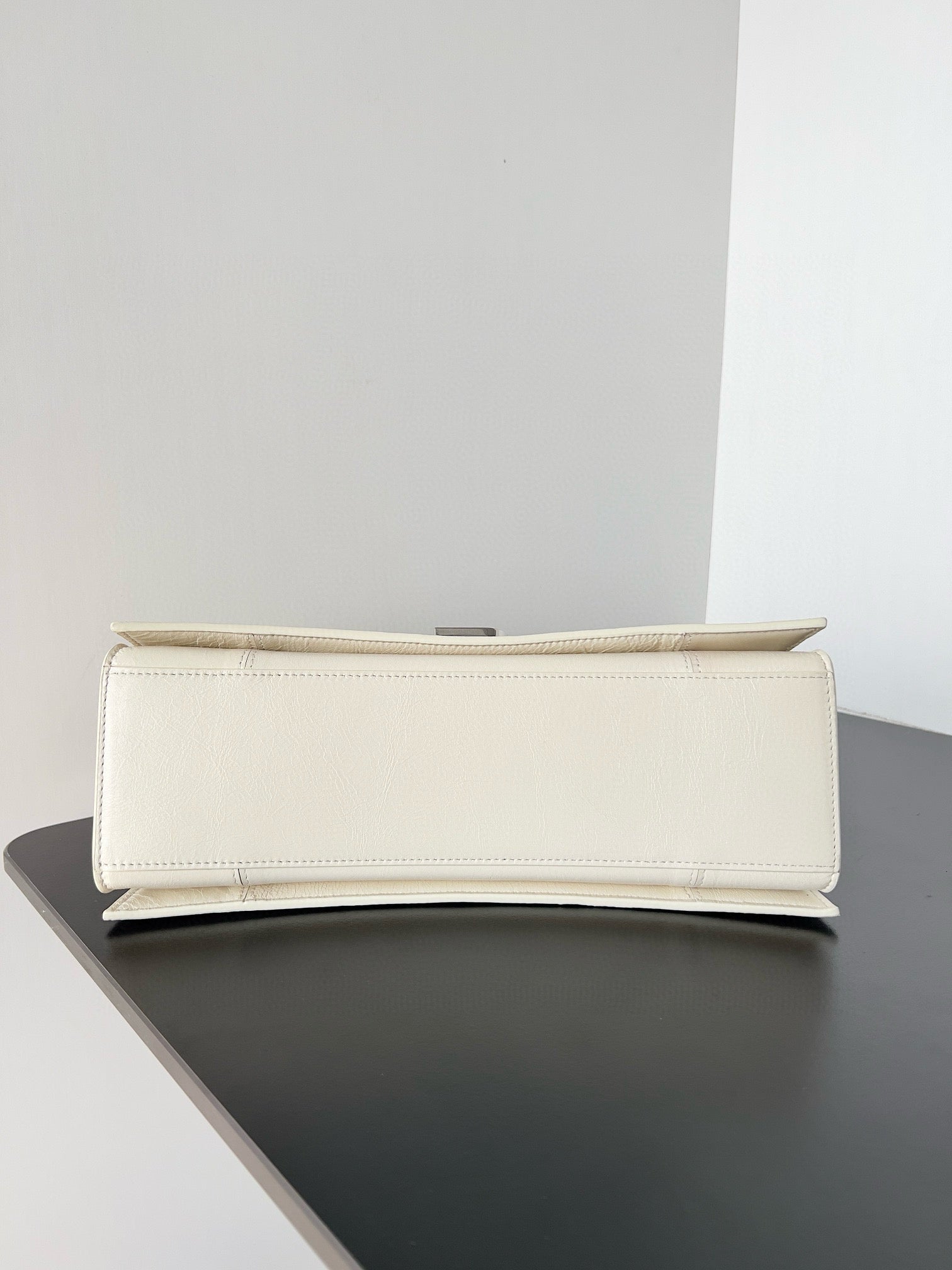 BAL MEDIUM CRUSH BAG
