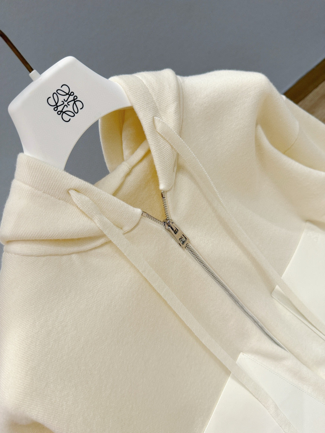 LOEW ZIP HOODIE