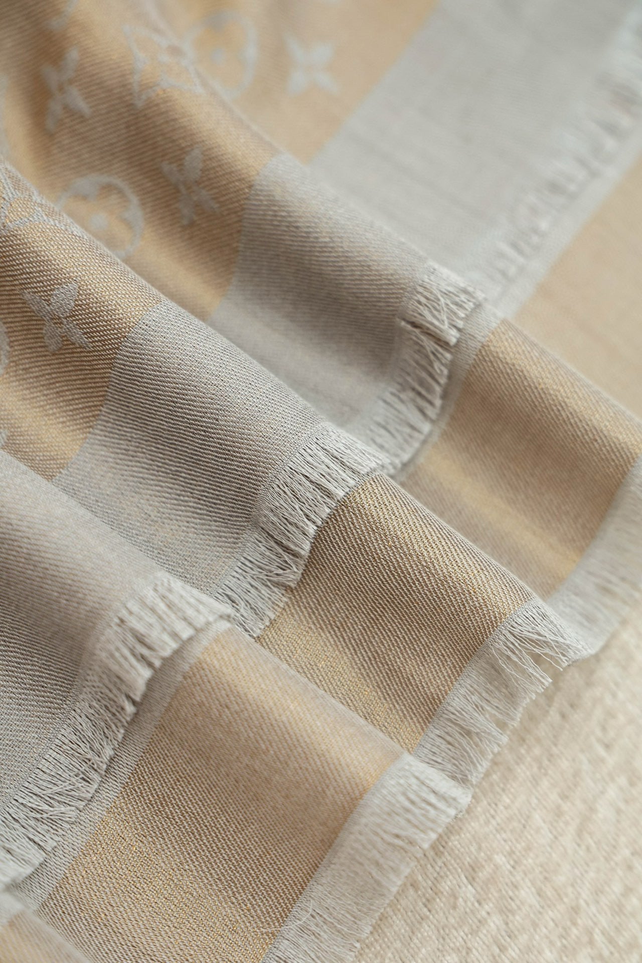 LOU SHAWL