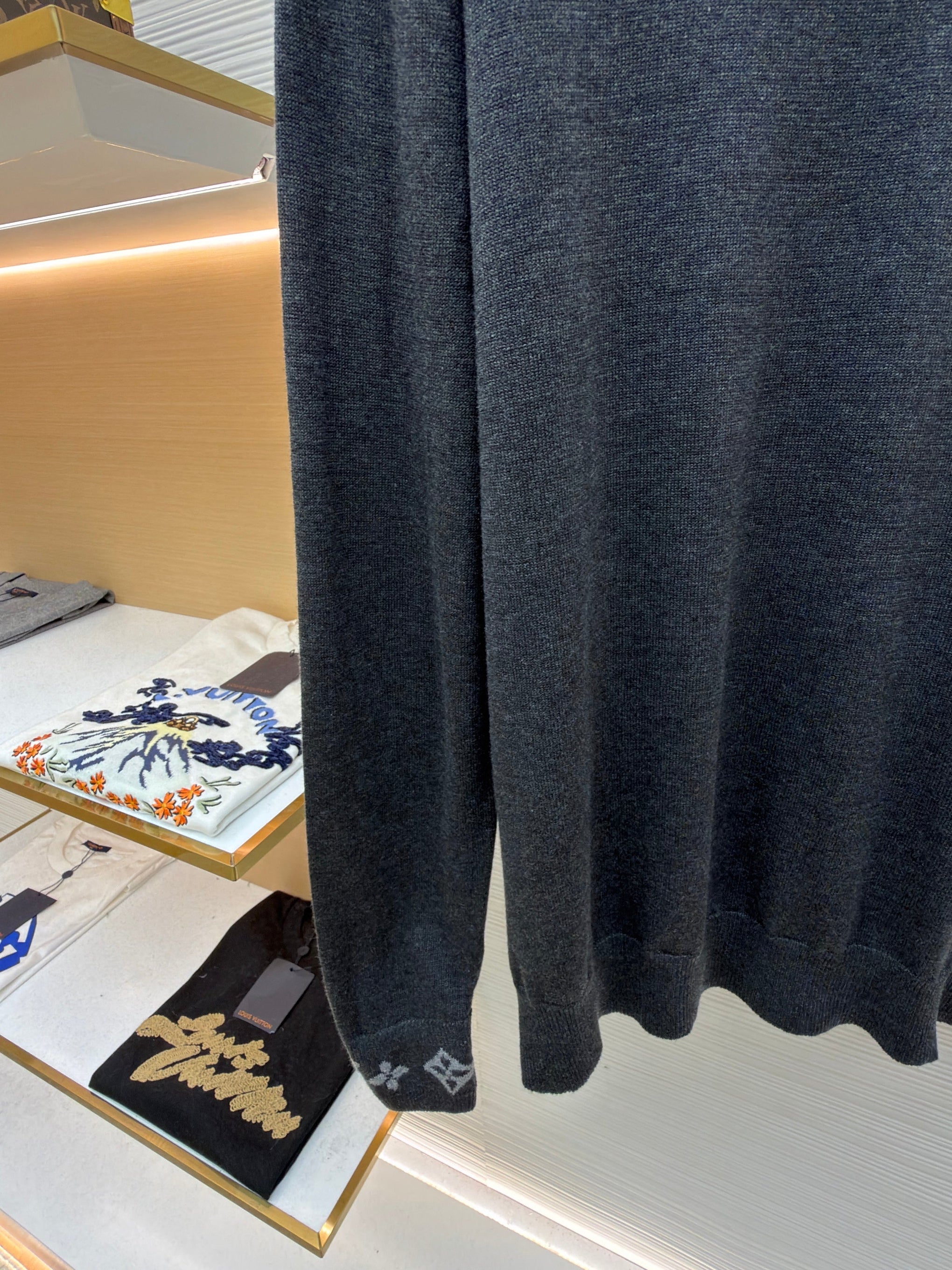 LOU JUMPER