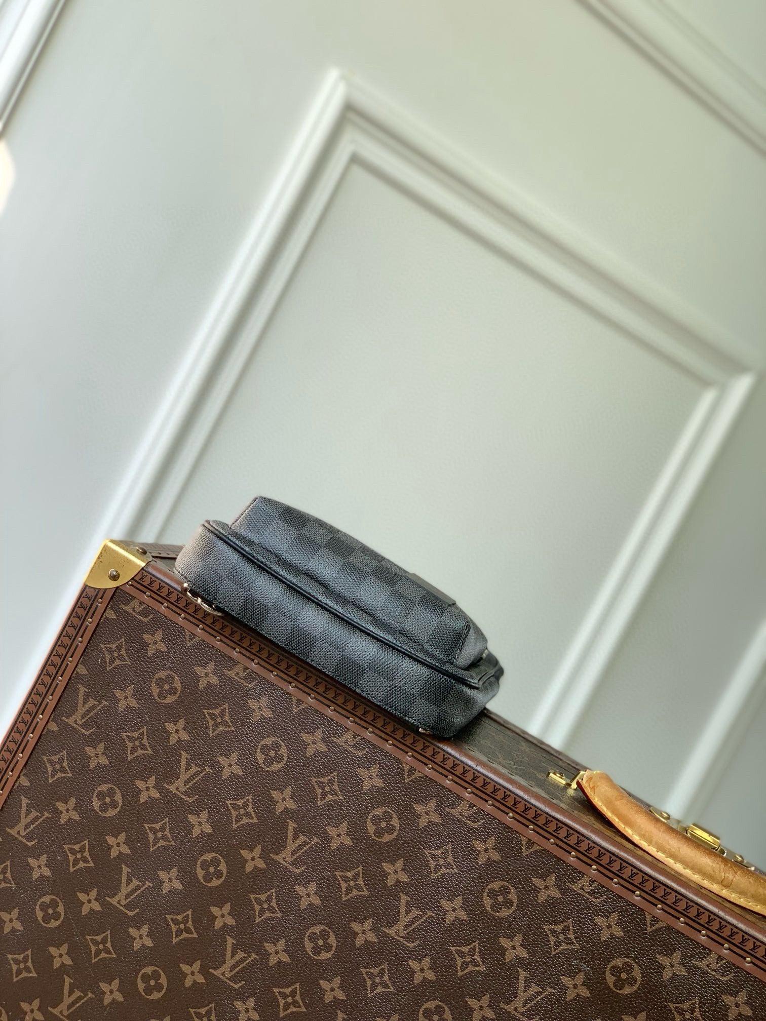 LOU AVENUE PM SLING BAG