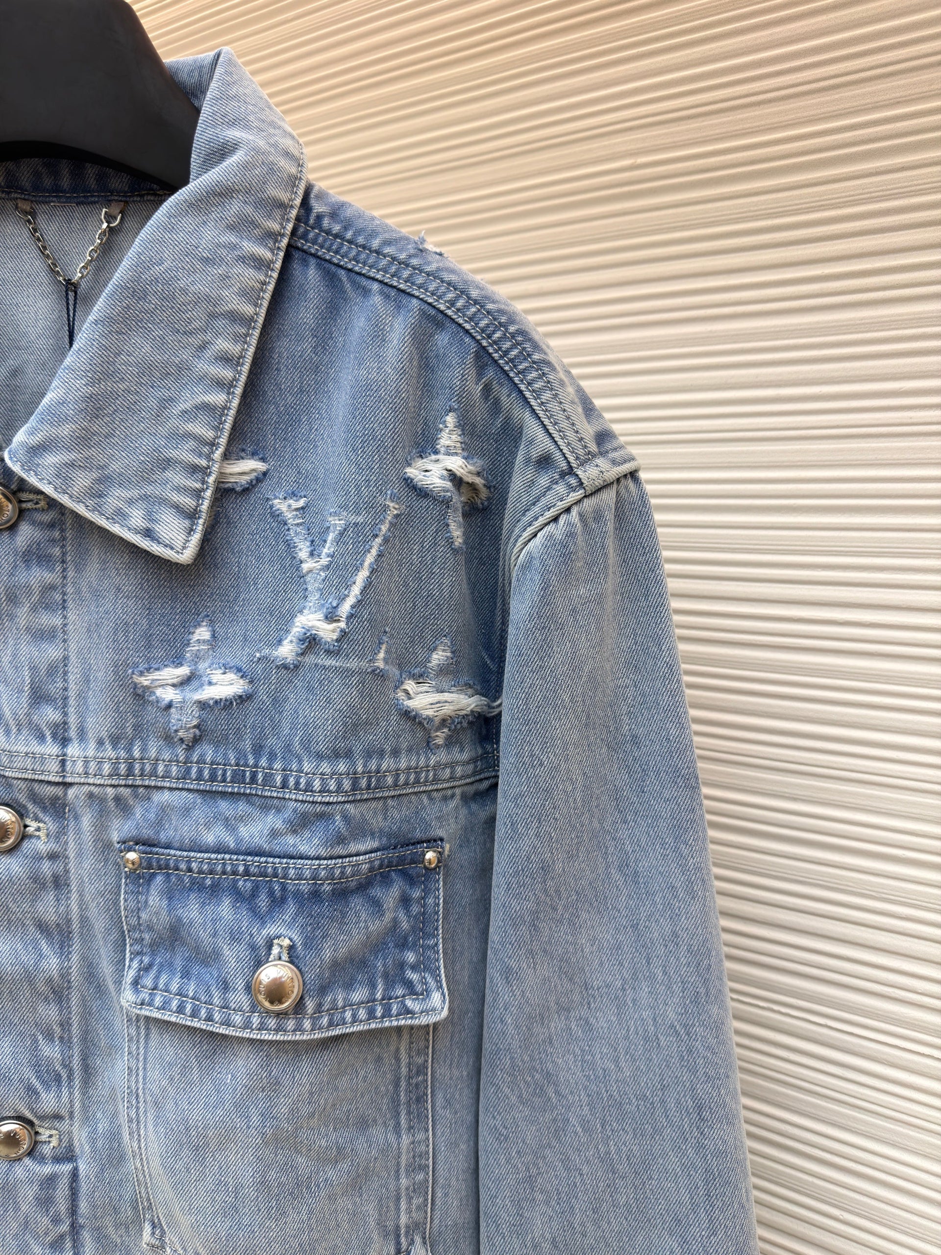 LOU DENIM TRUCKER JACKET