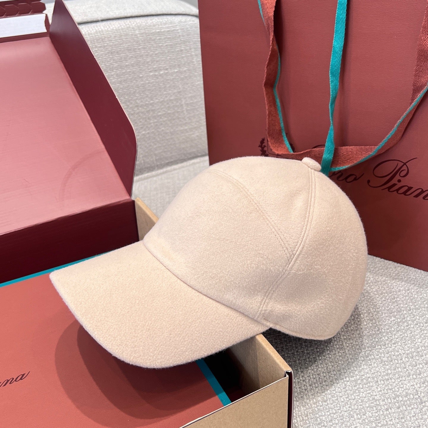 LORO P CASHMERE CAP