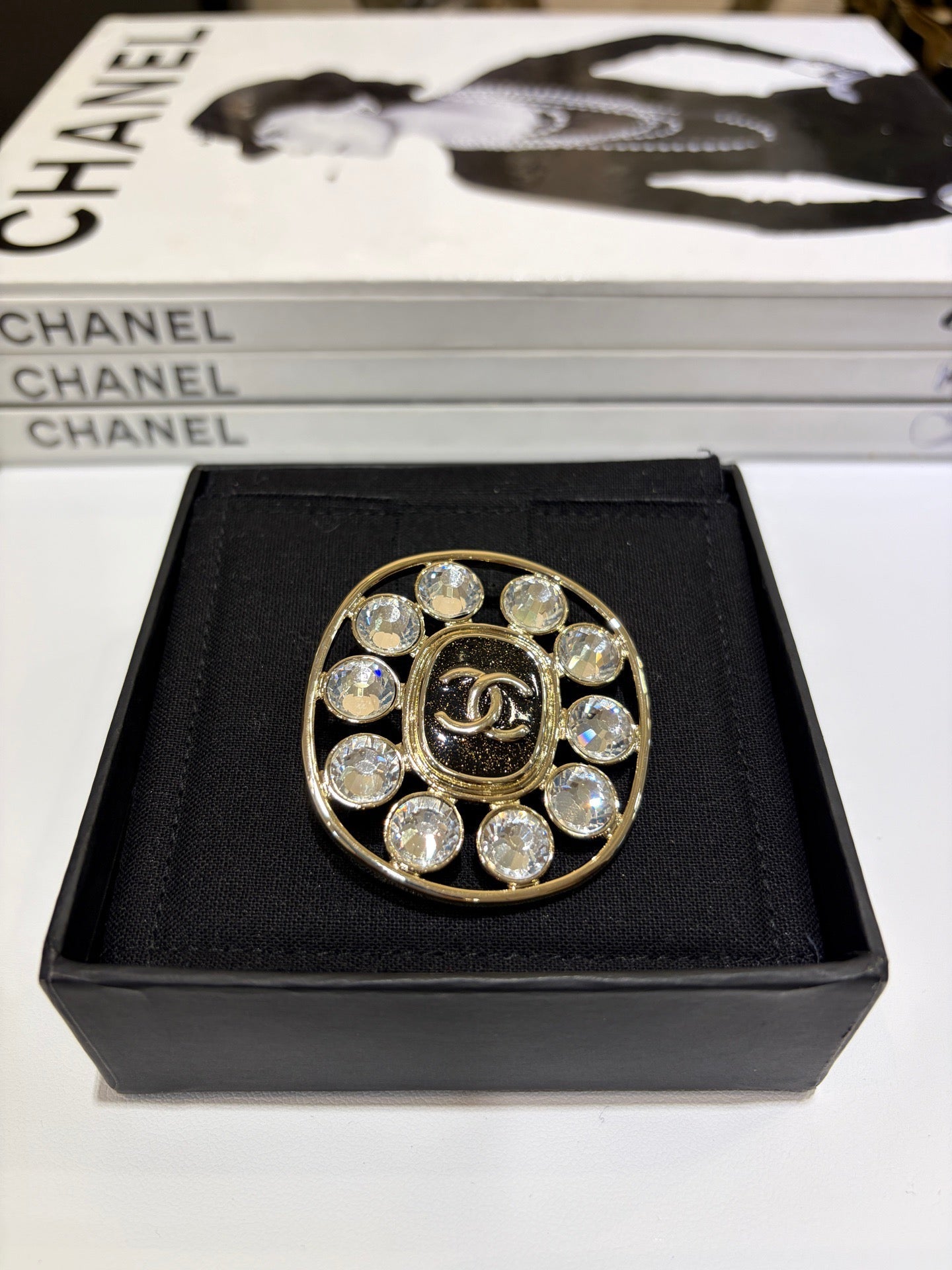 CC BROOCHE