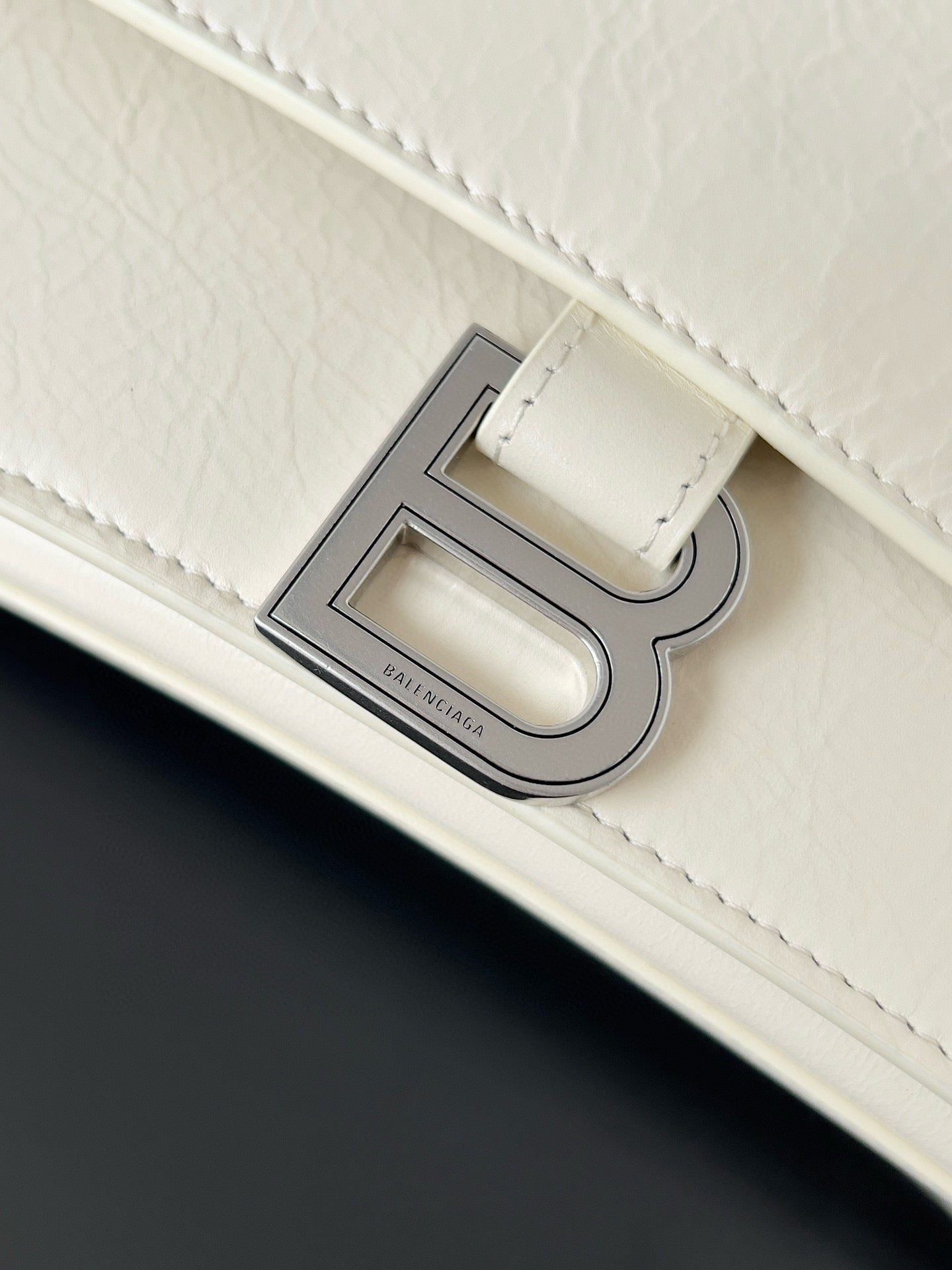 BAL MEDIUM CRUSH BAG