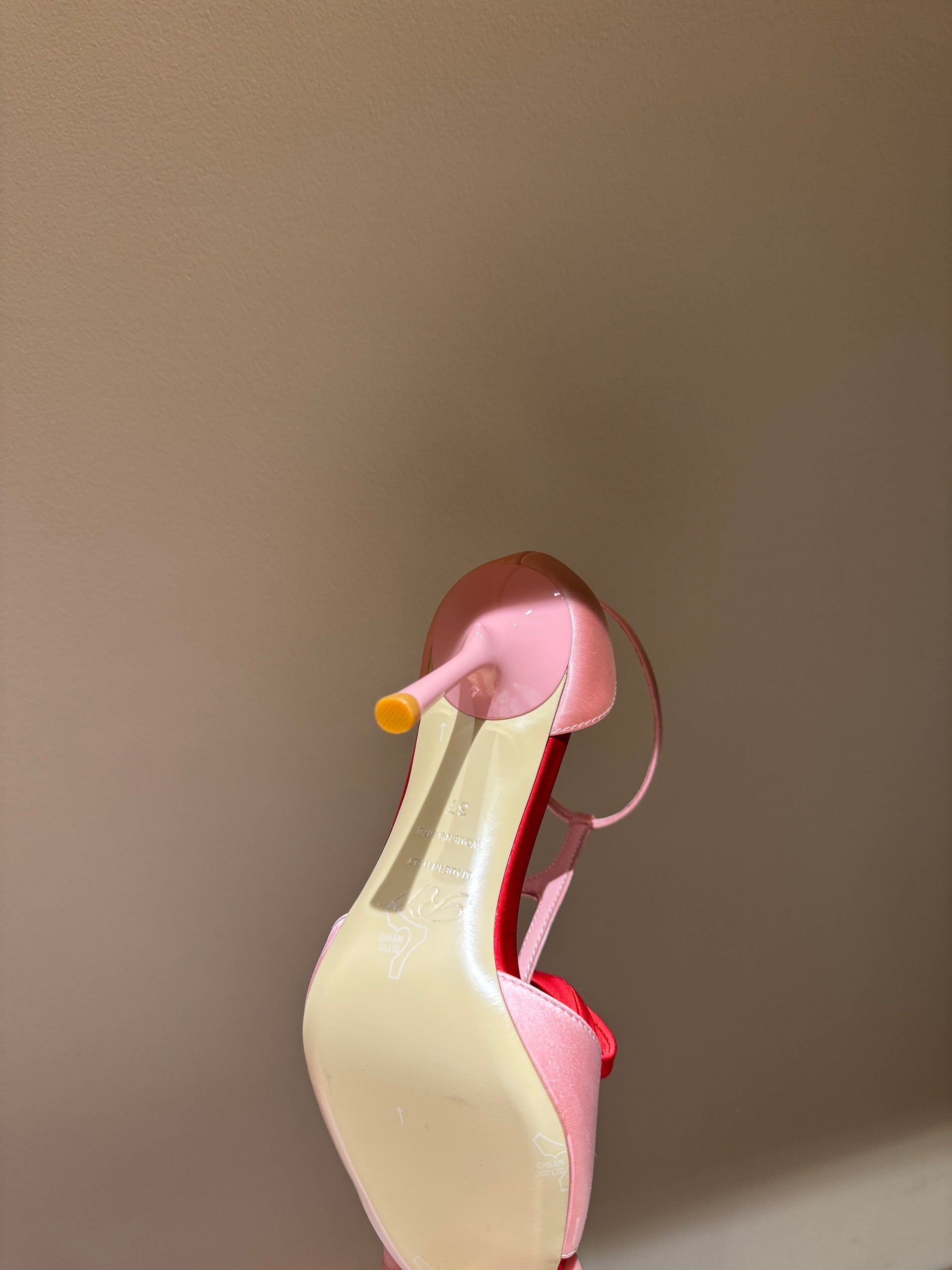 ROGER V HEELS