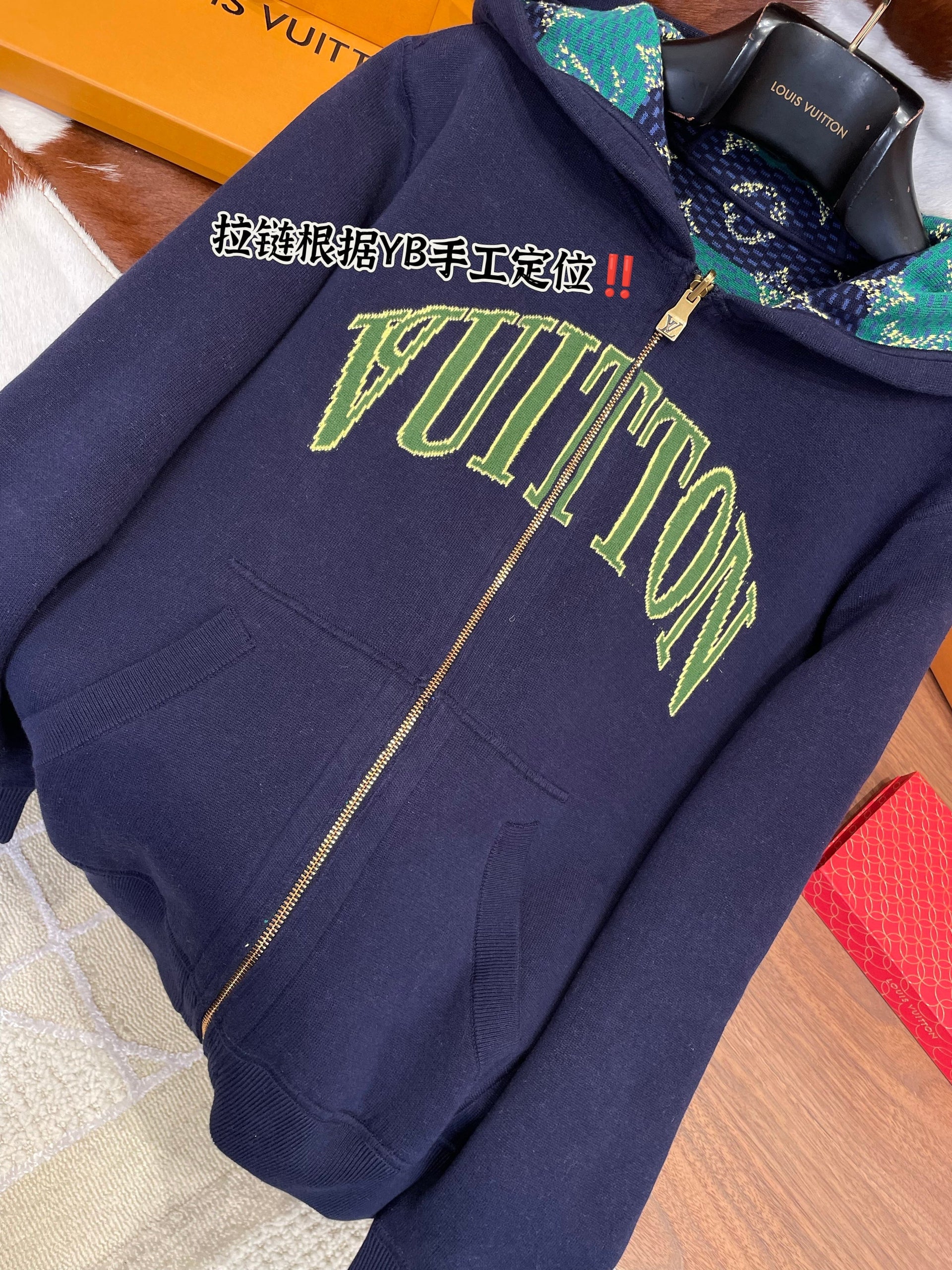 LOU ZIP CARDIGAN