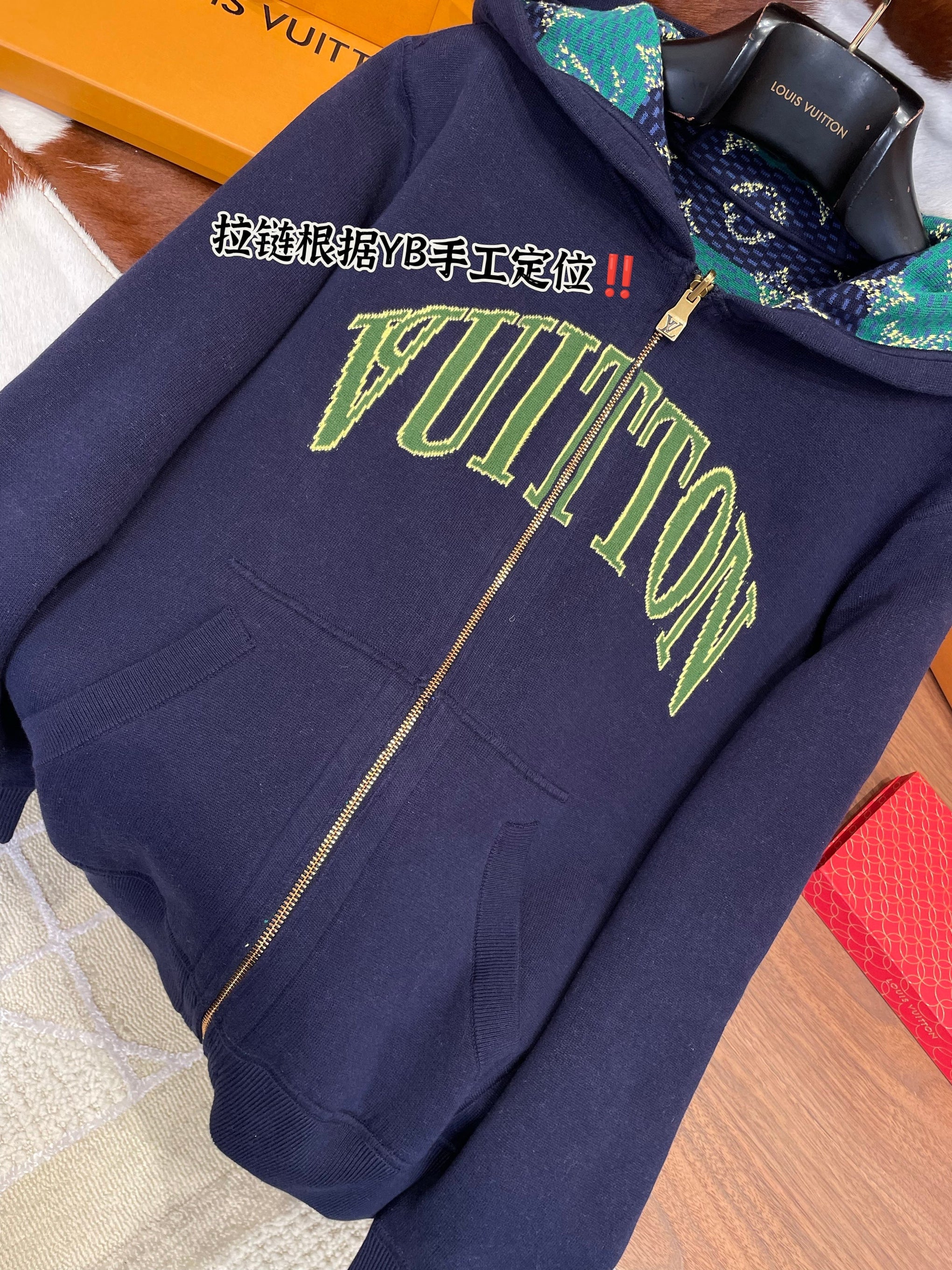 LOU ZIP CARDIGAN
