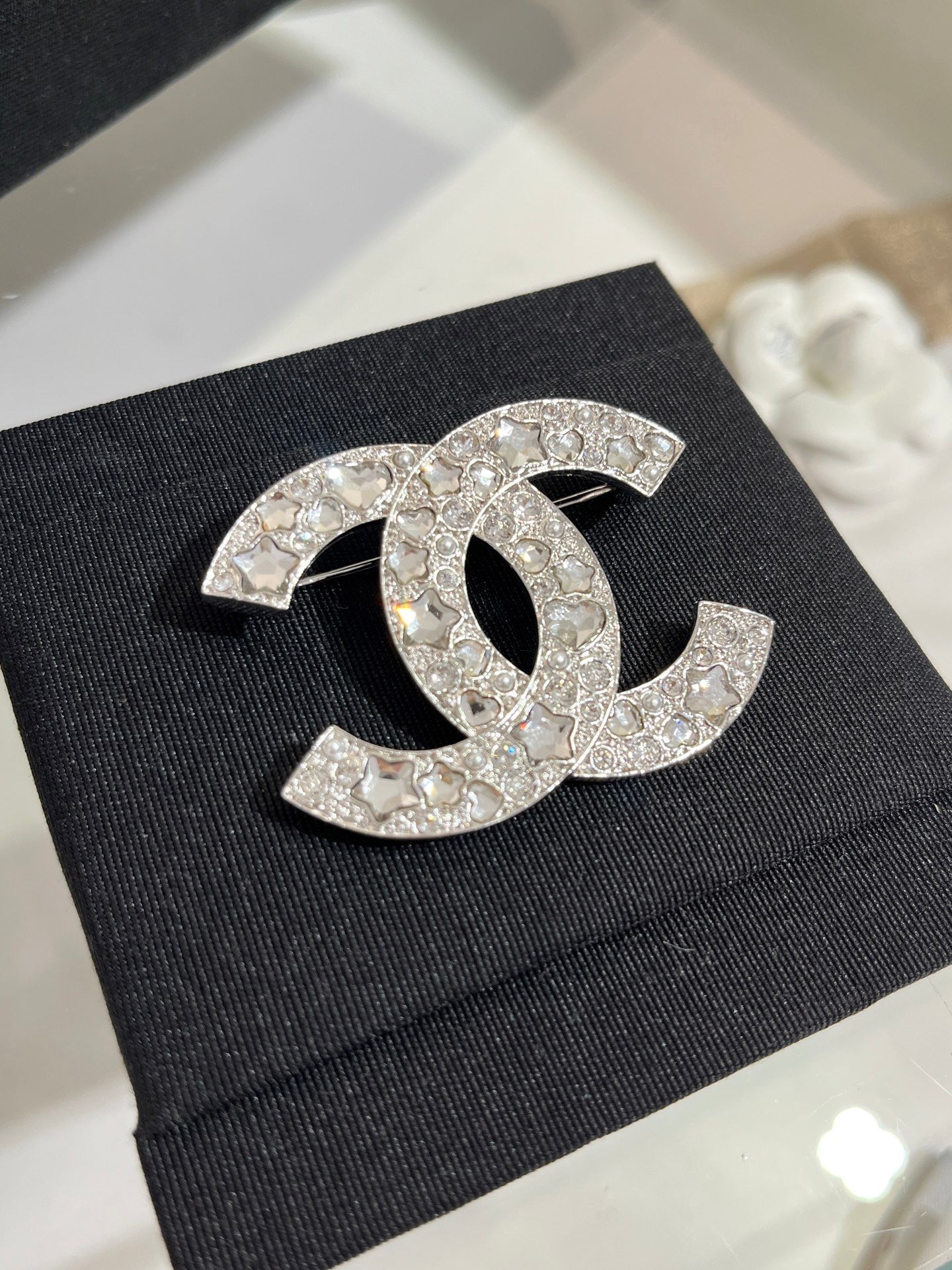 CC BROOCHE