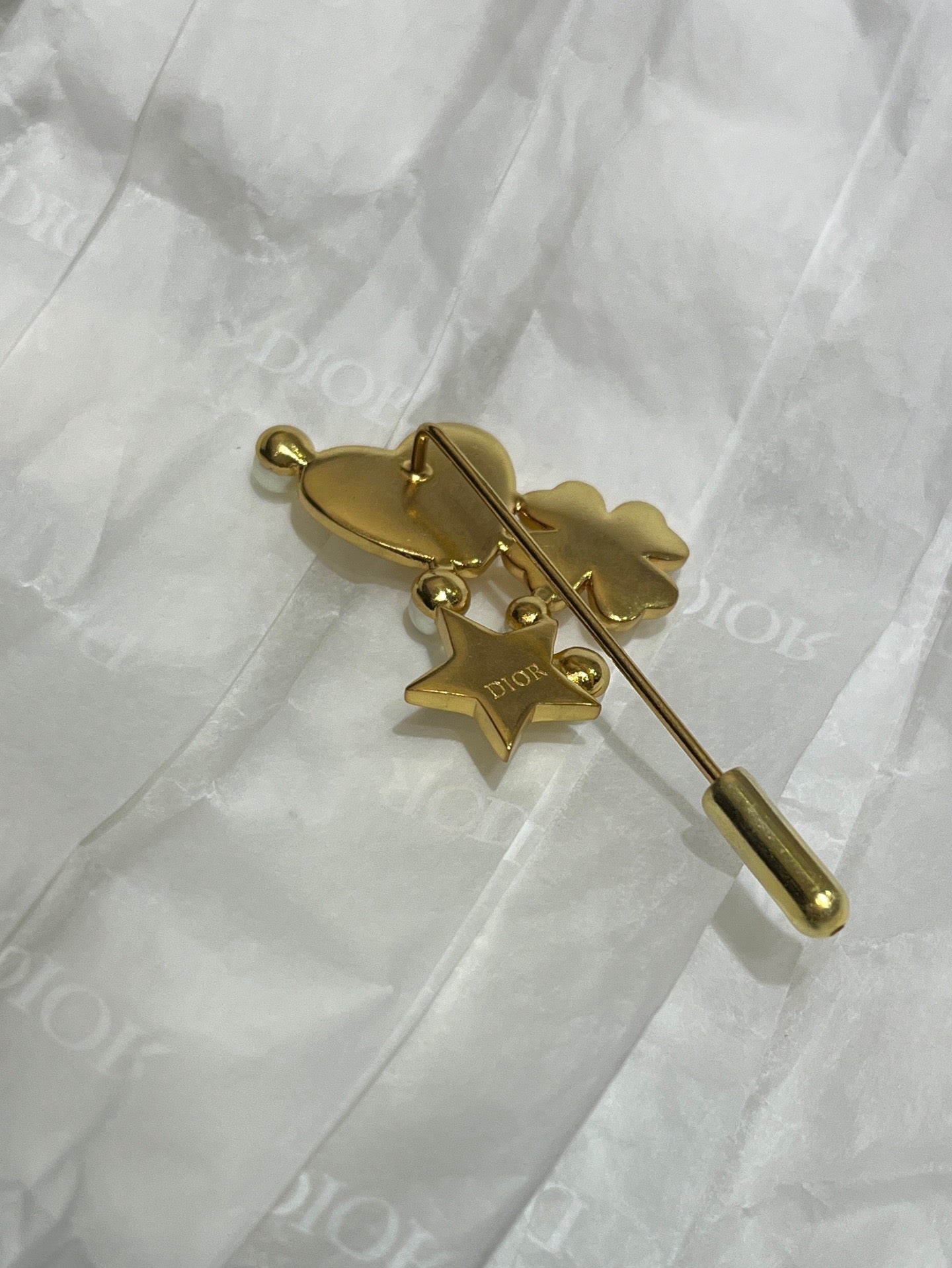 CD BROOCHE