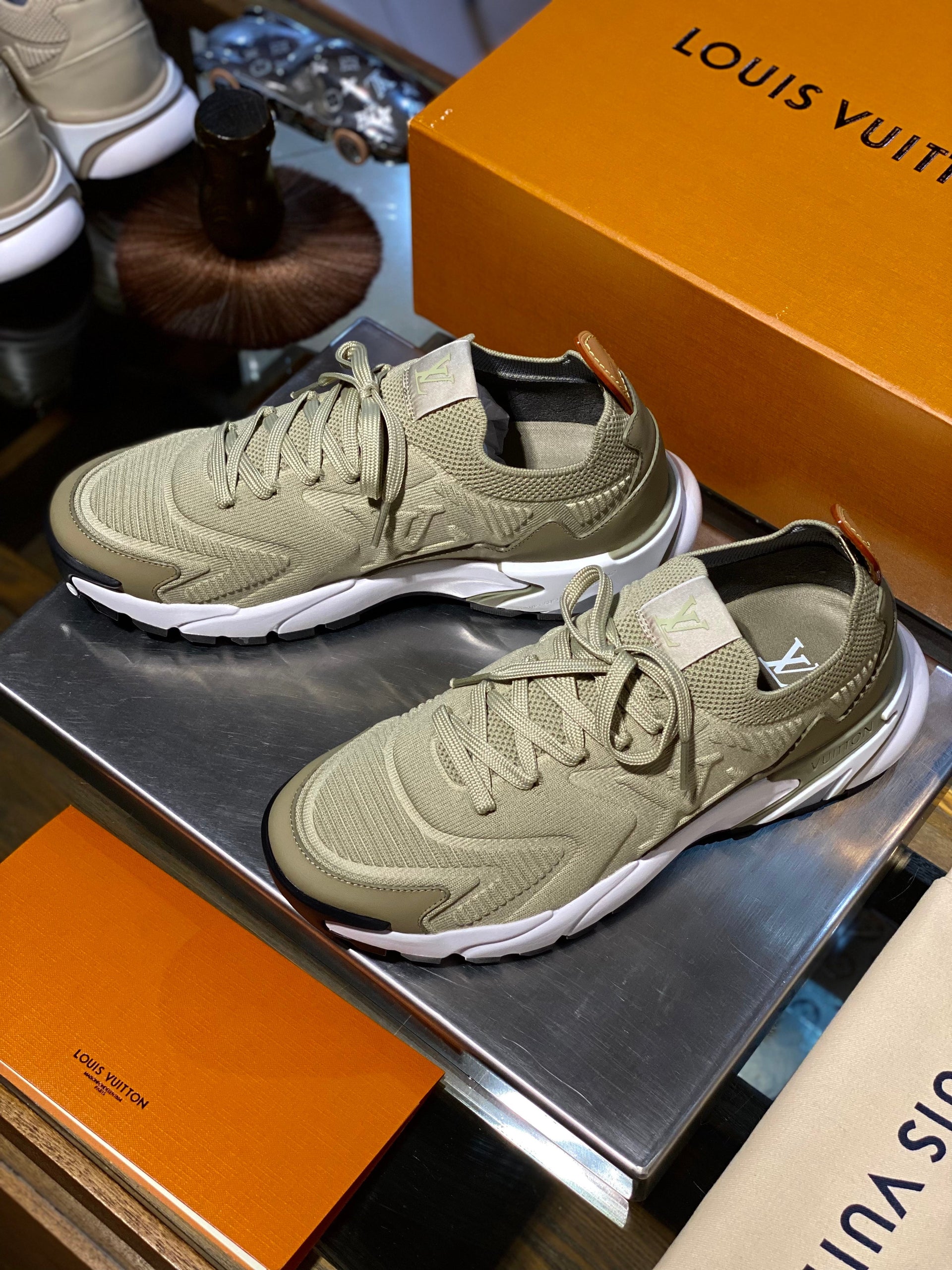 LOU RUNNER TATIC TRAINERS