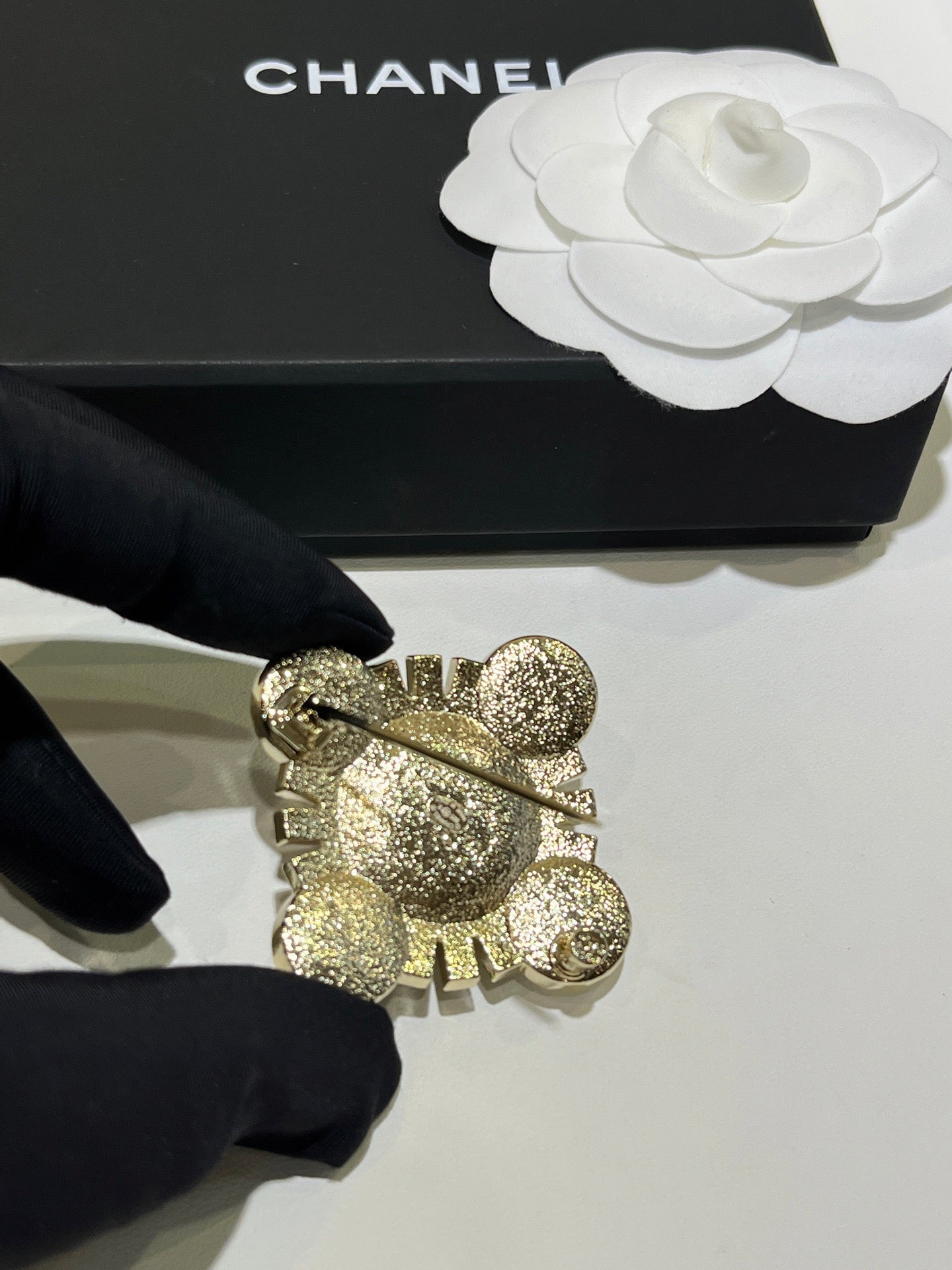 CC BROOCHE