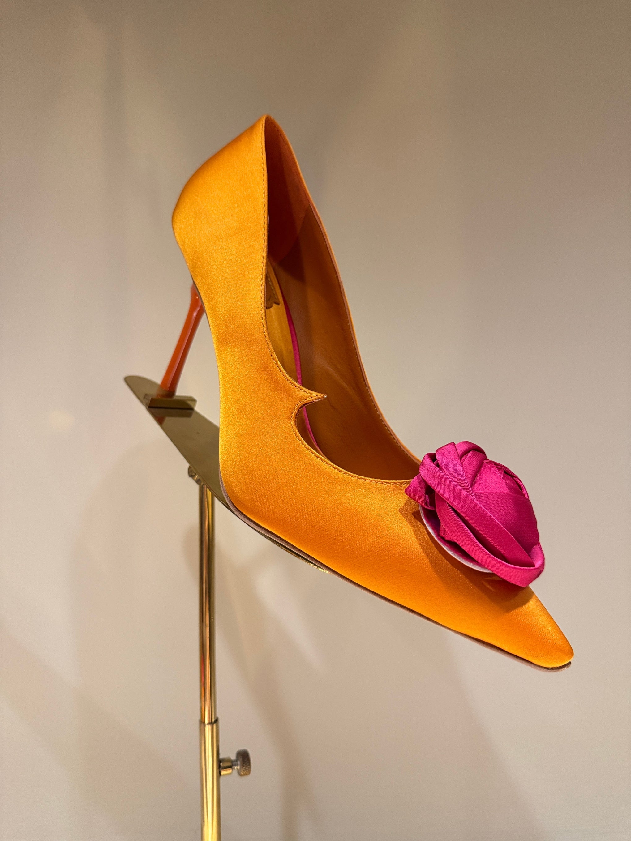 ROGER V HEELS