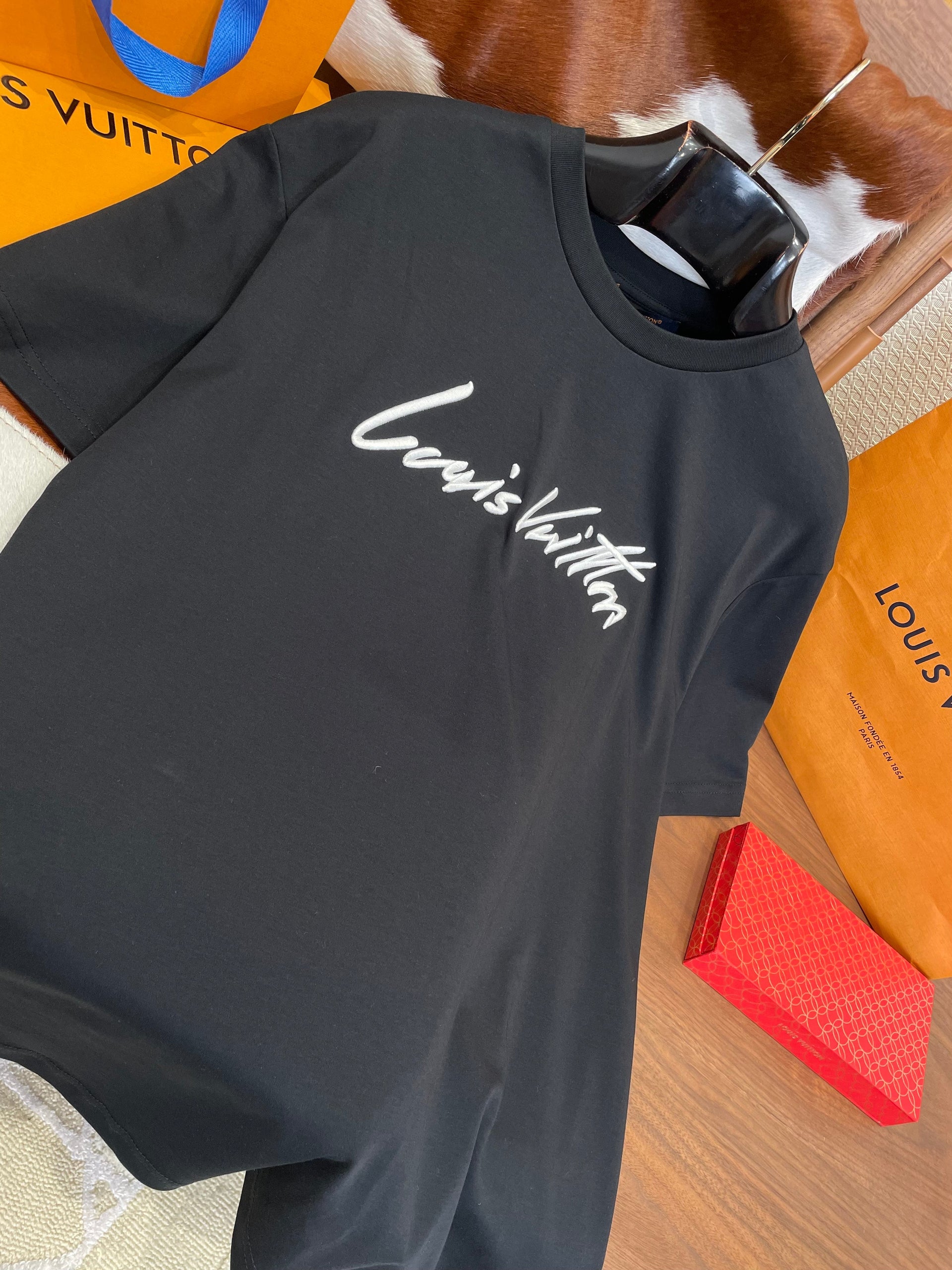 LOU T-SHIRT