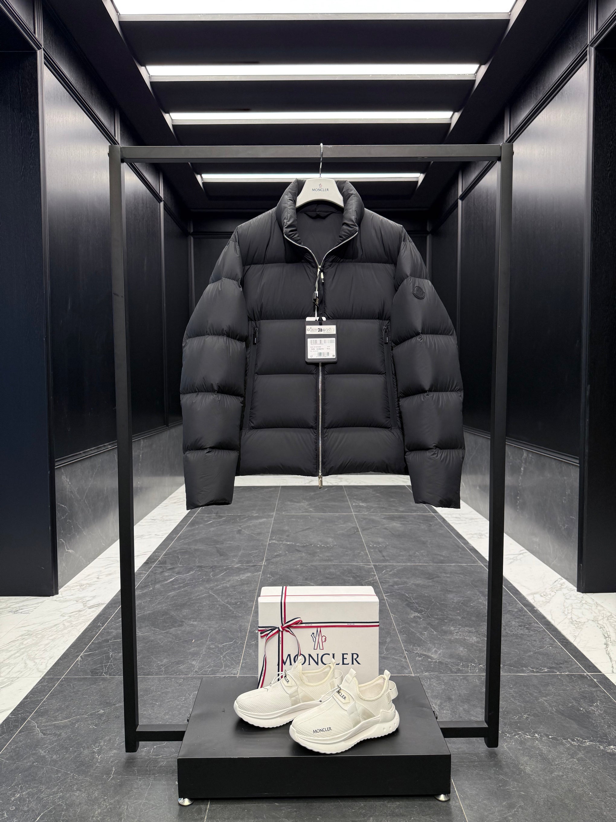 MONC TARN JACKET