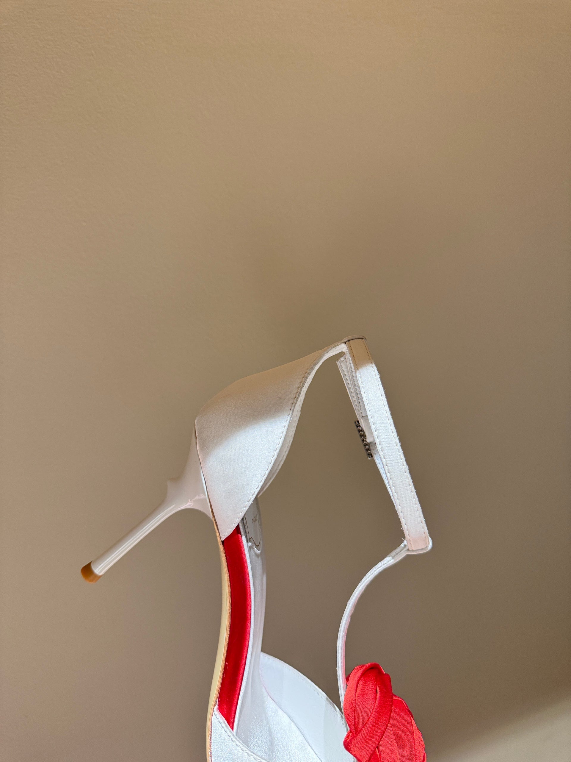 ROGER V HEELS