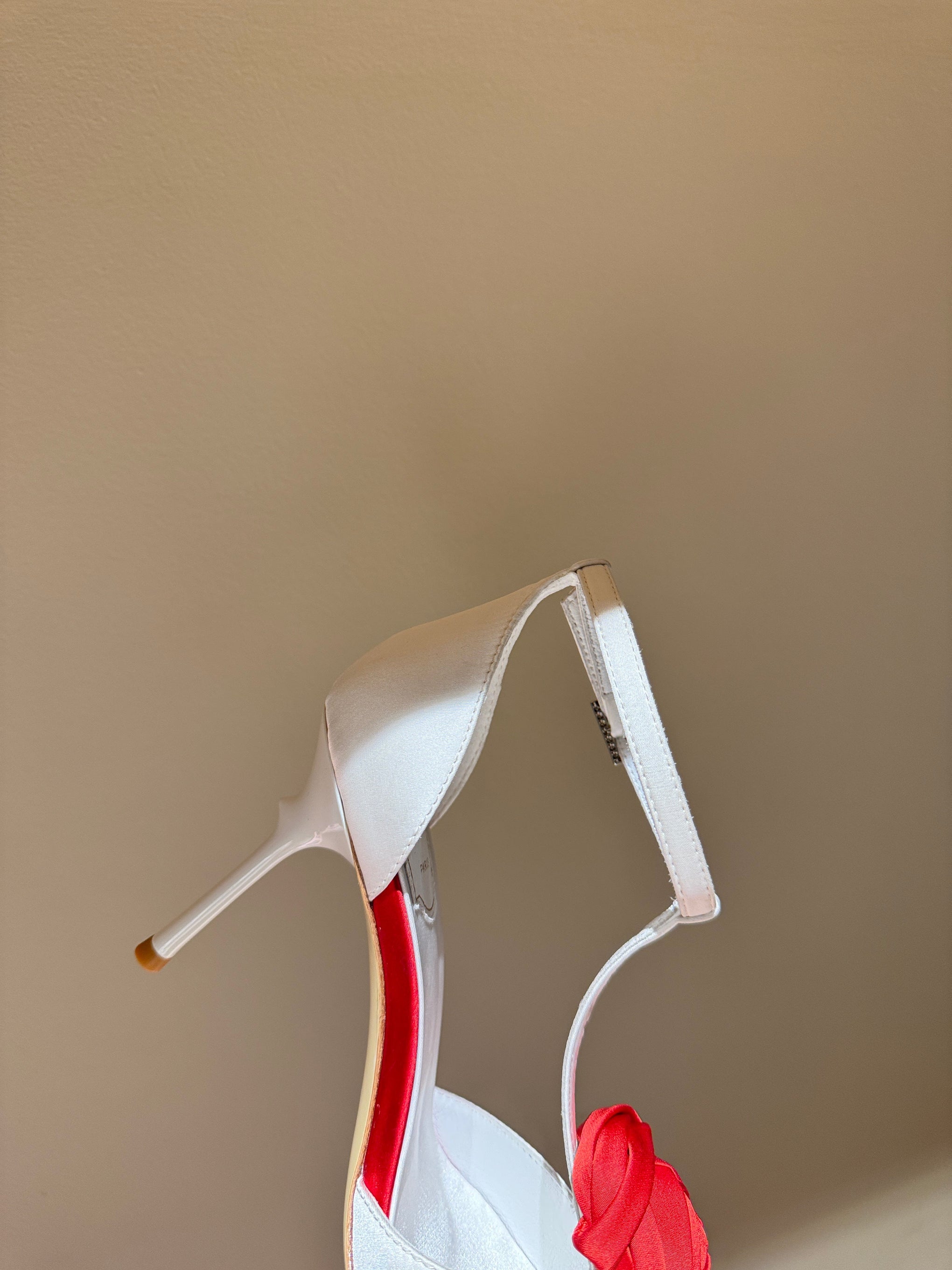 ROGER V HEELS