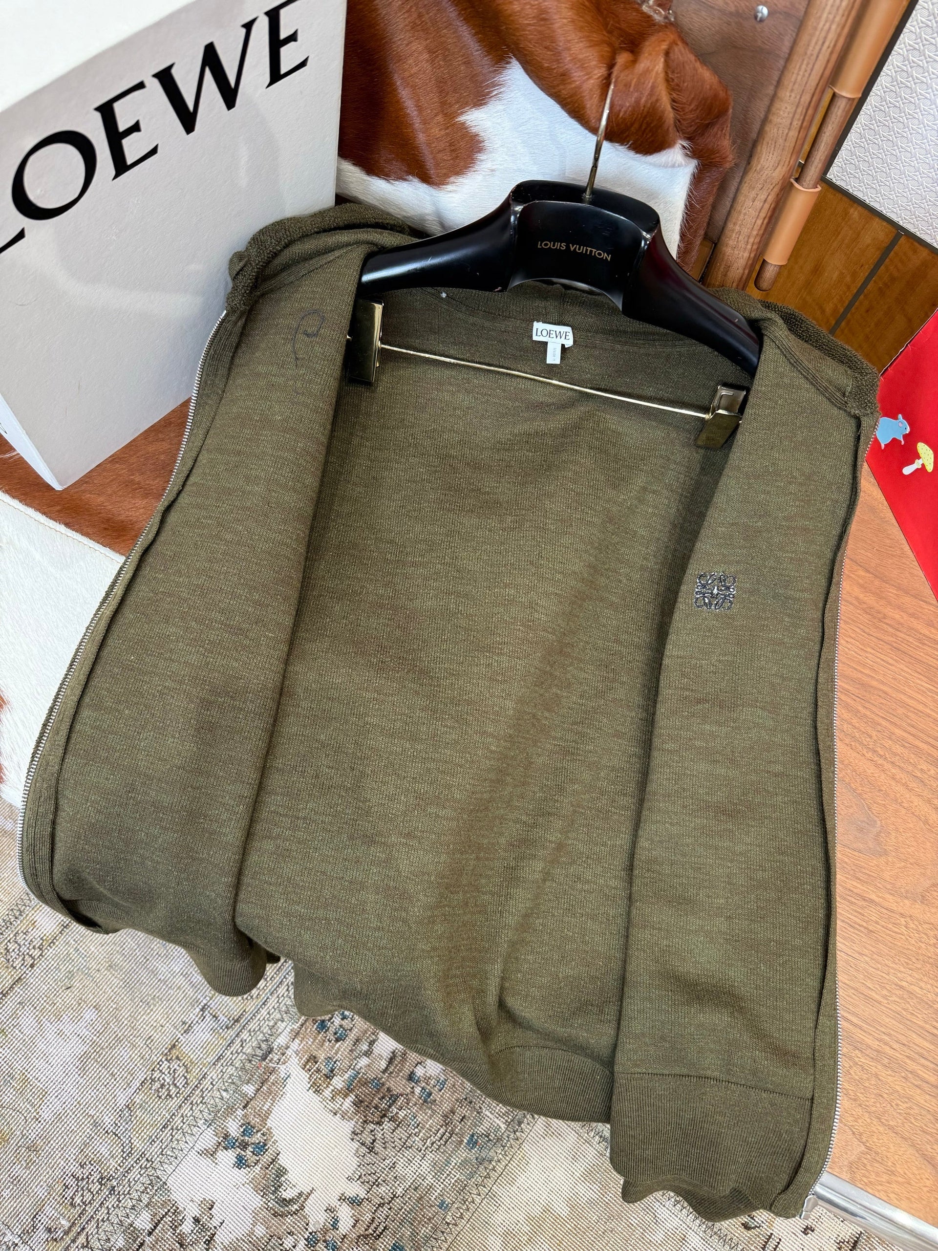 LOEW ZIP HOODIE