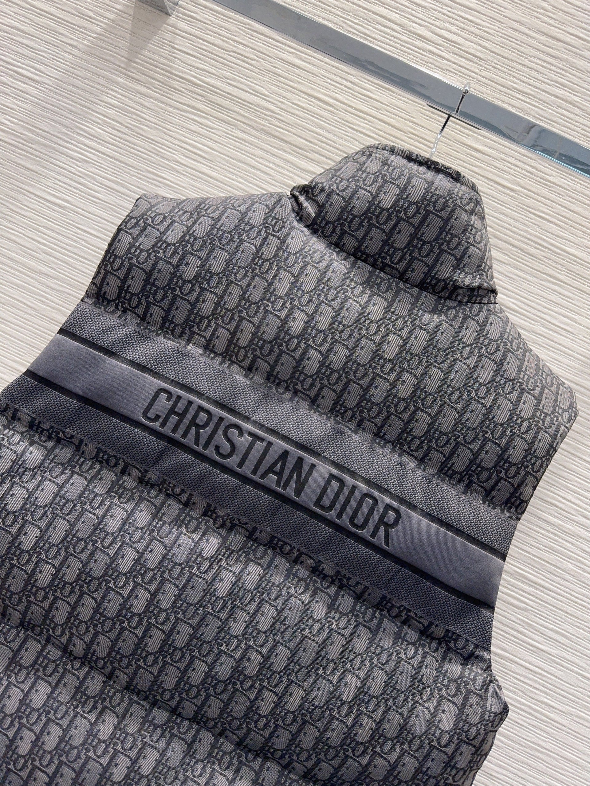 CD VEST