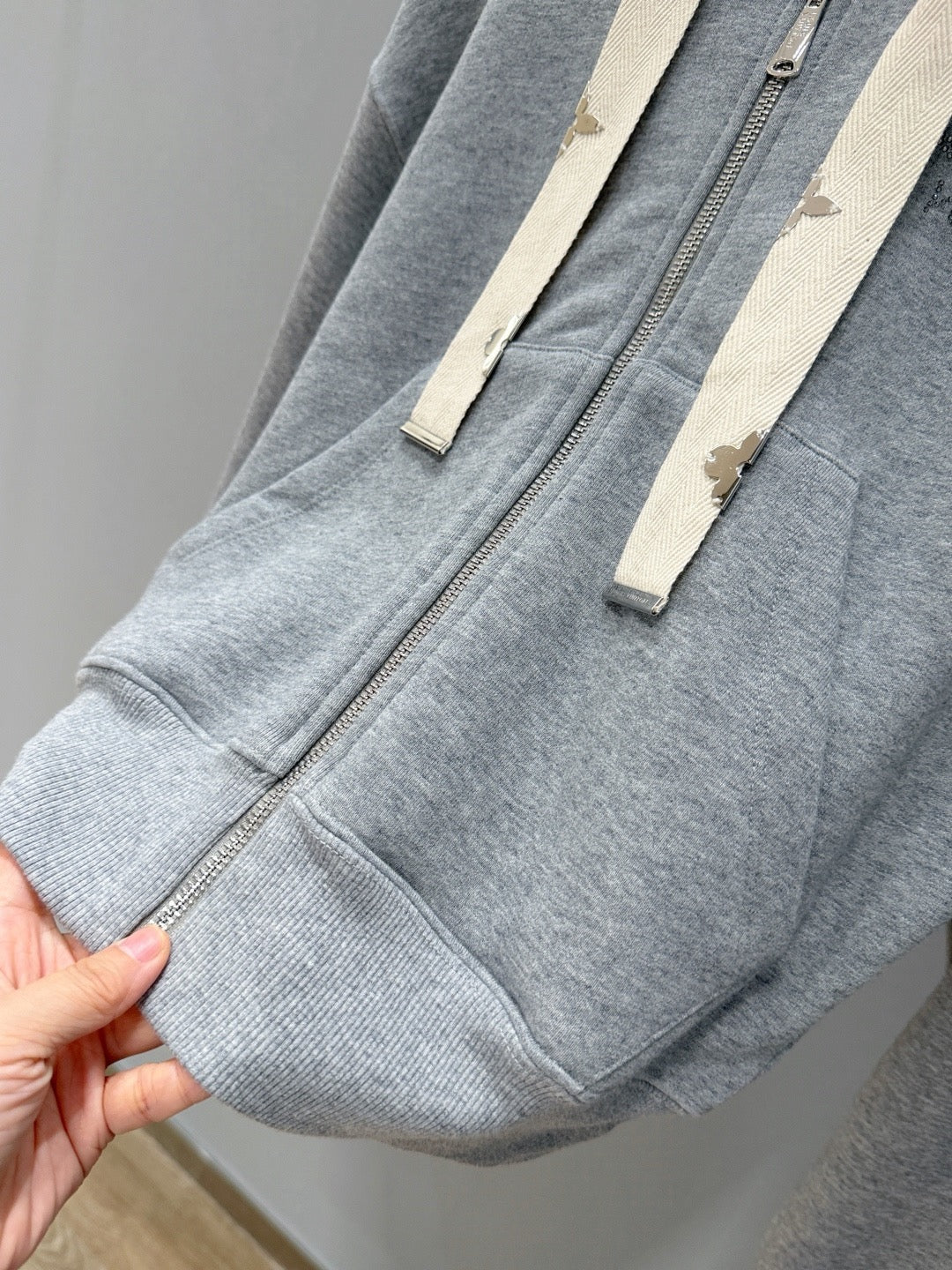 LOU ZIP HOODIE