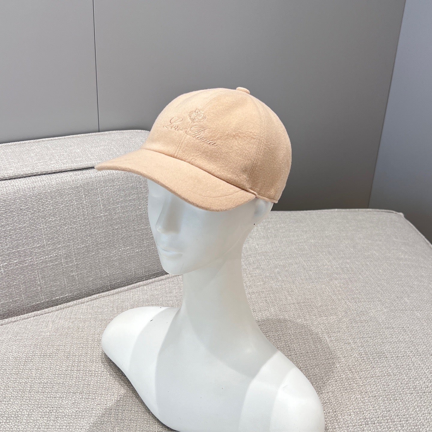 LORO P CASHMERE CAP