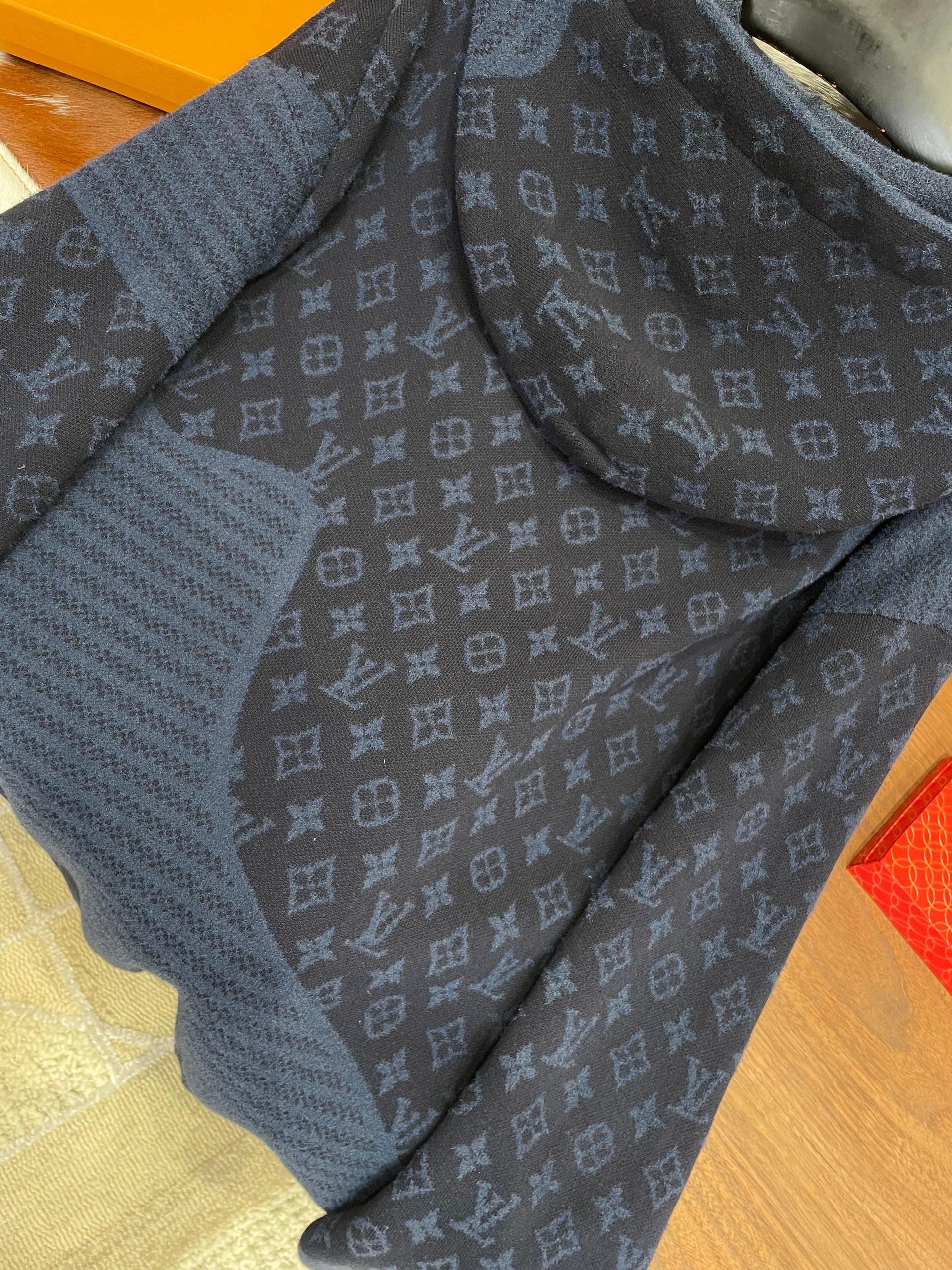 LOU HOODIE