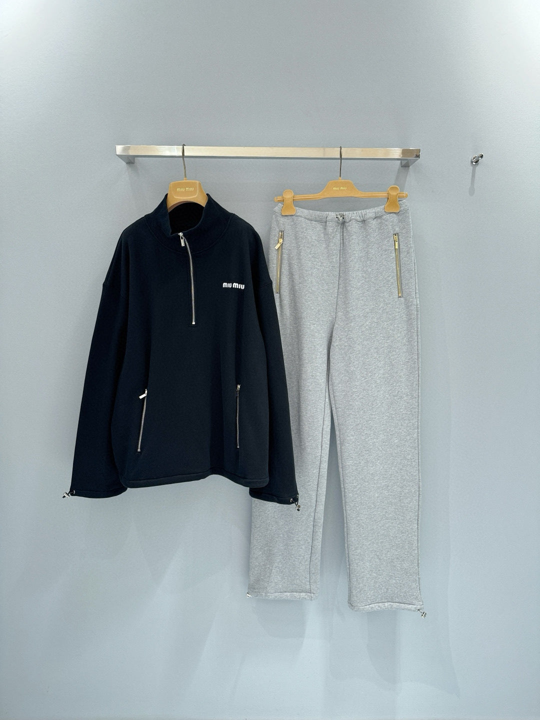 MIU M SWEATSHIRT