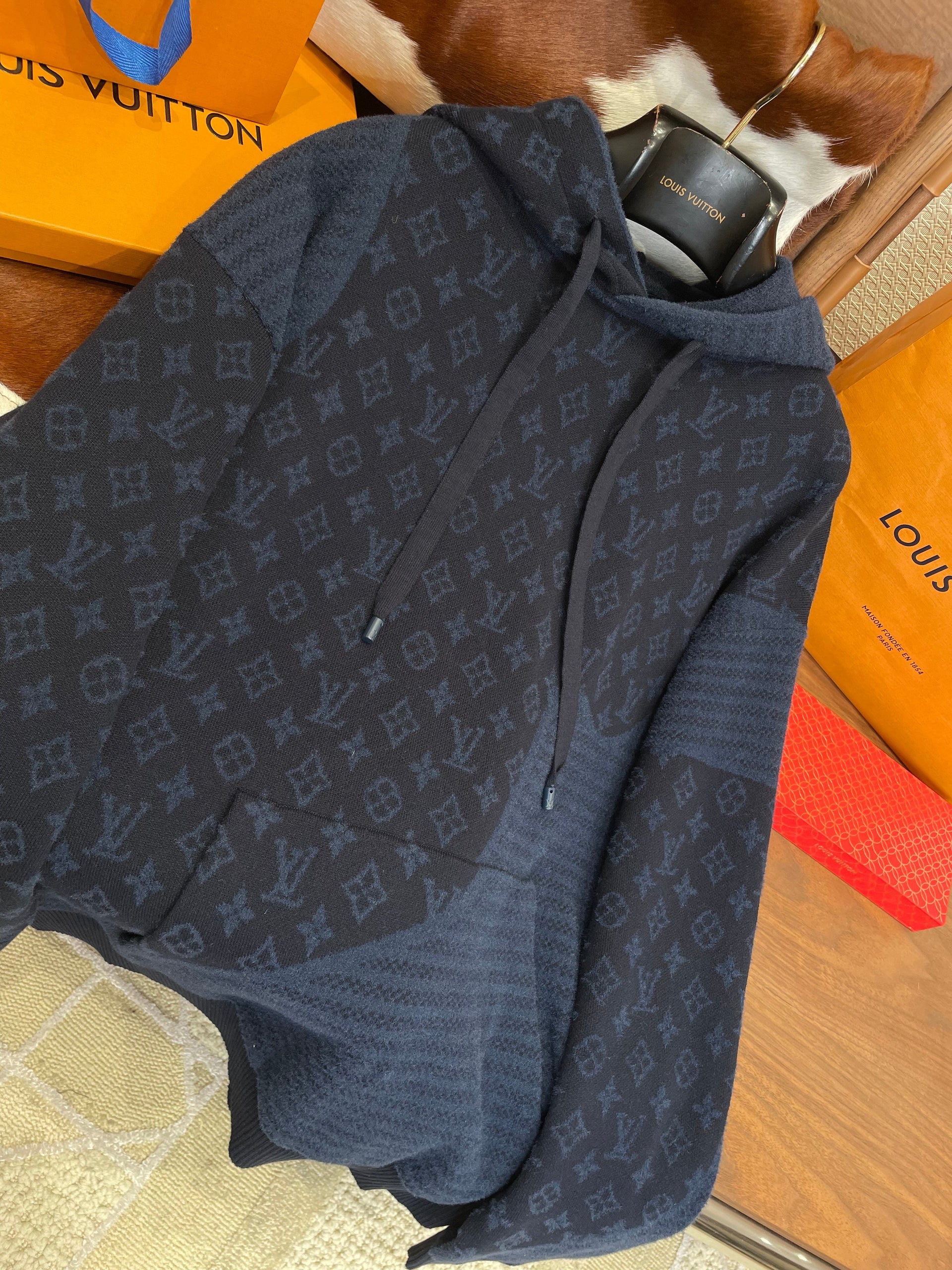 LOU HOODIE