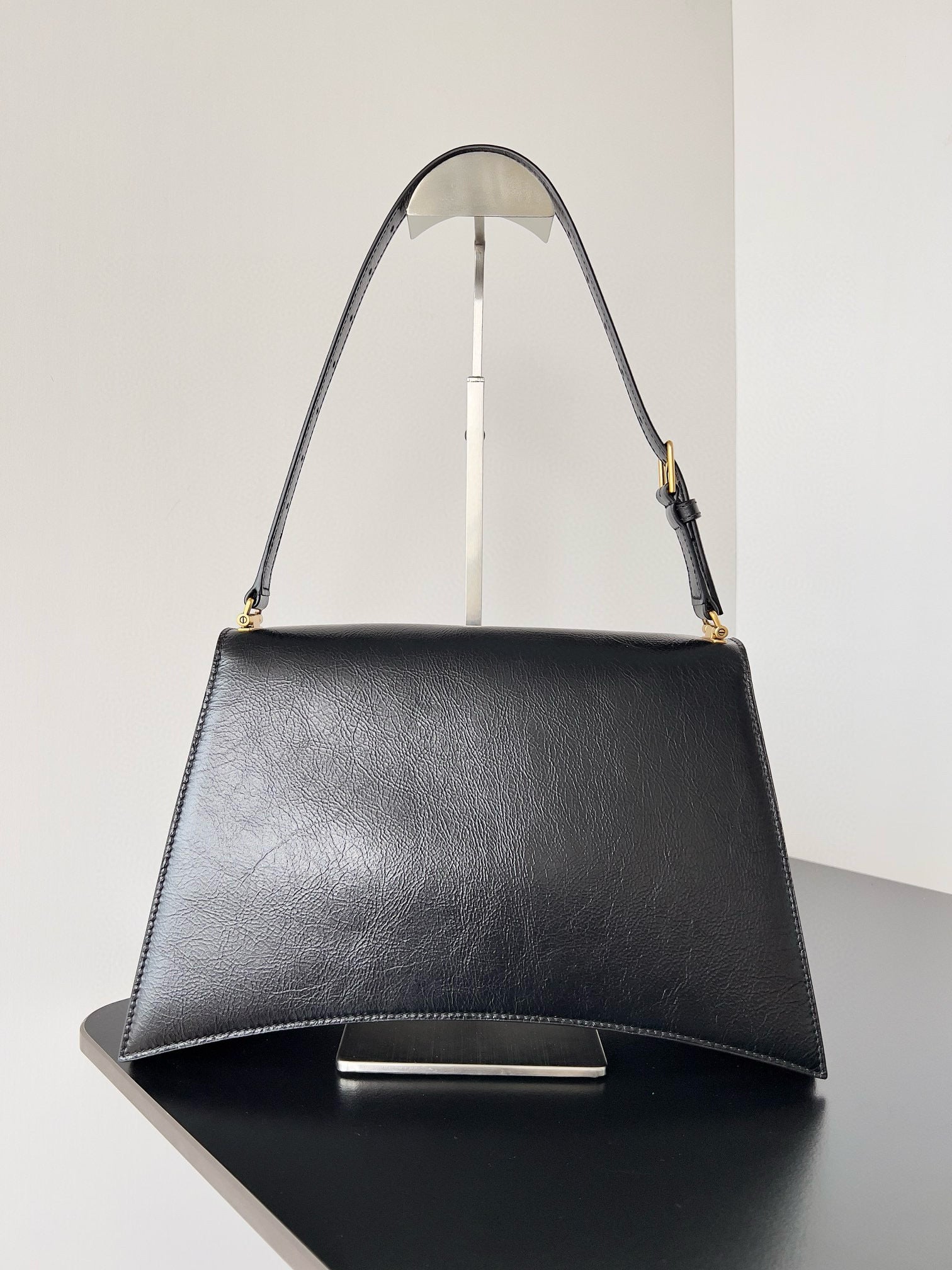 BAL MEDIUM CRUSH BAG