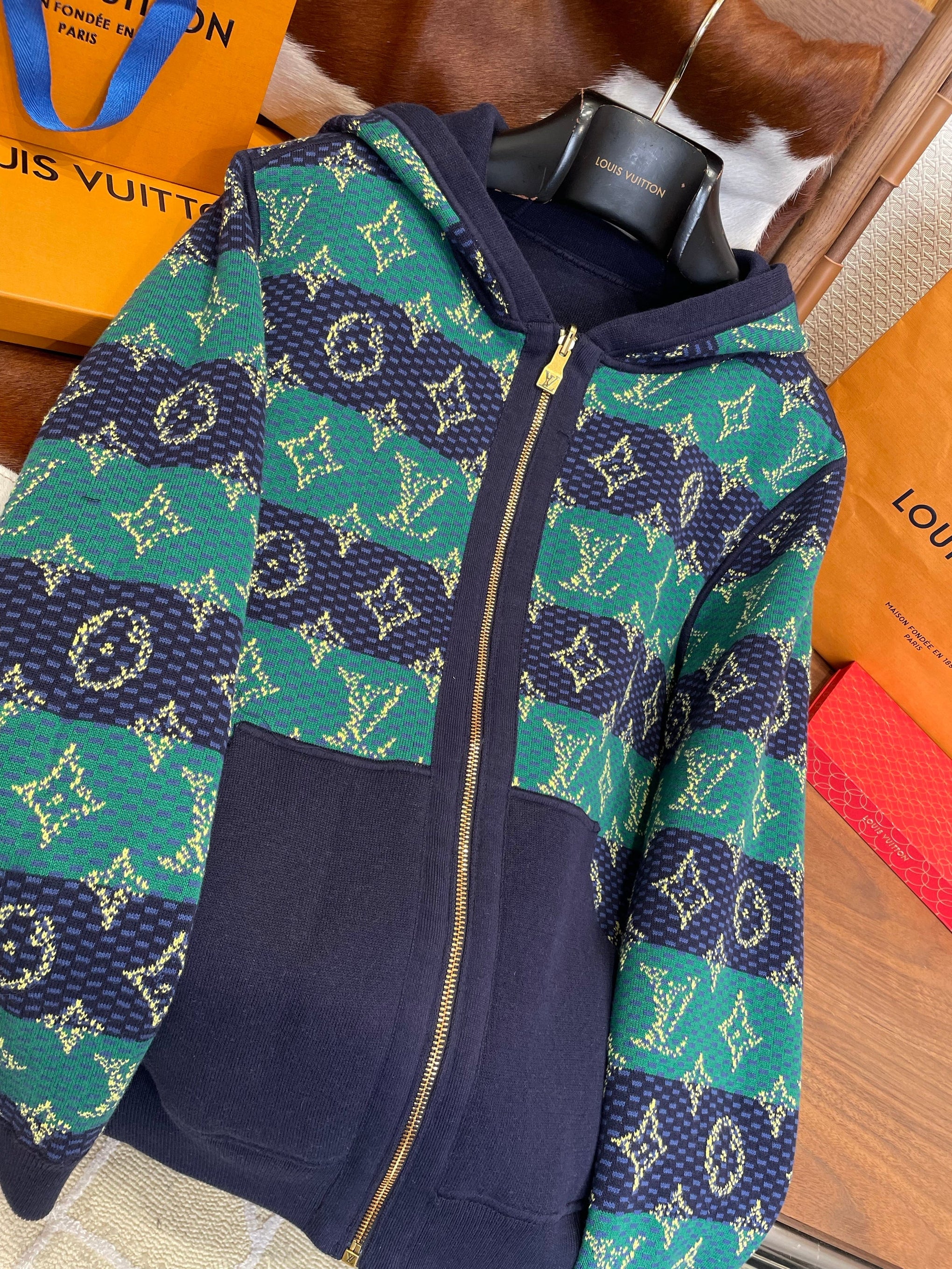 LOU ZIP CARDIGAN