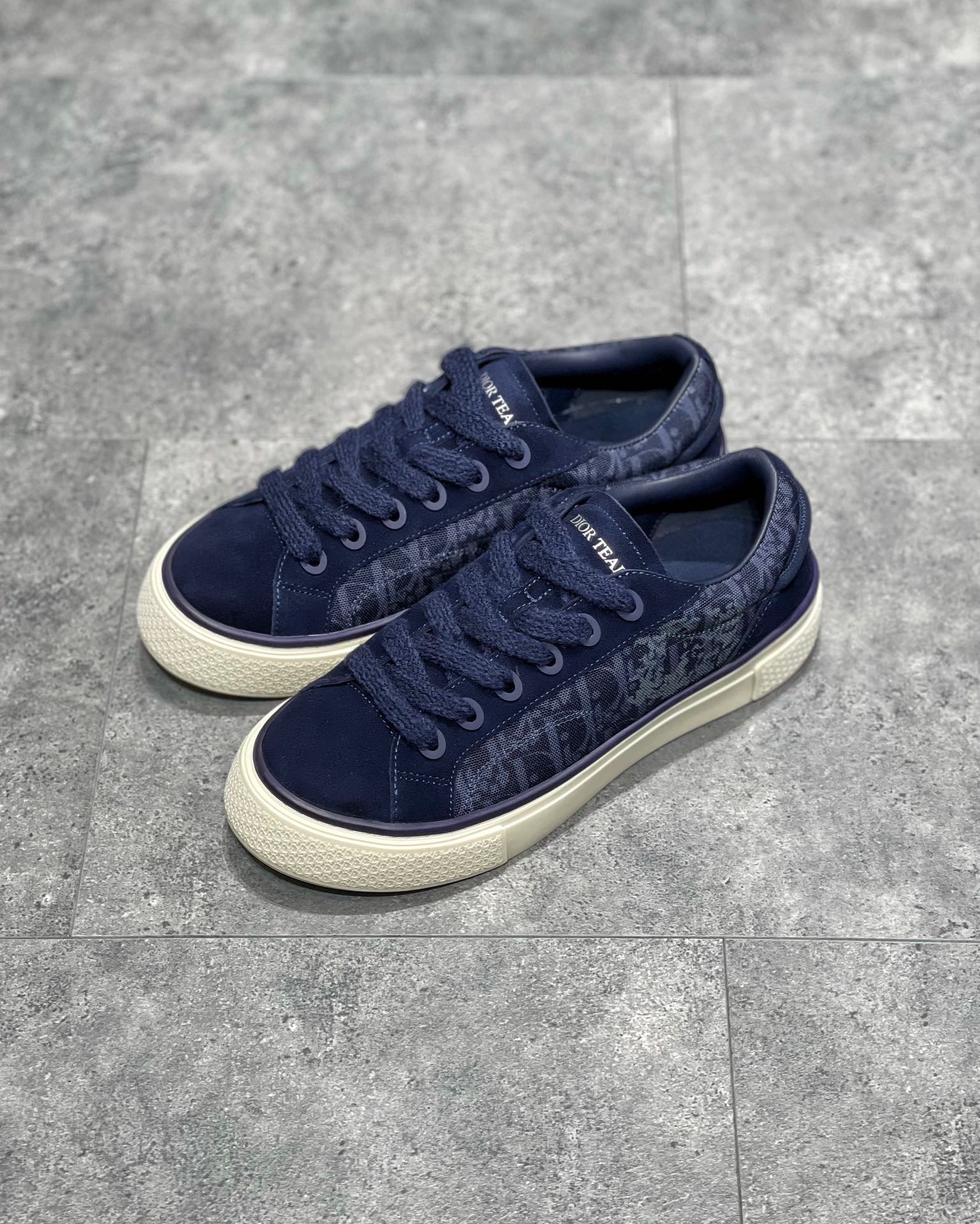 CD B33 SNEAKER