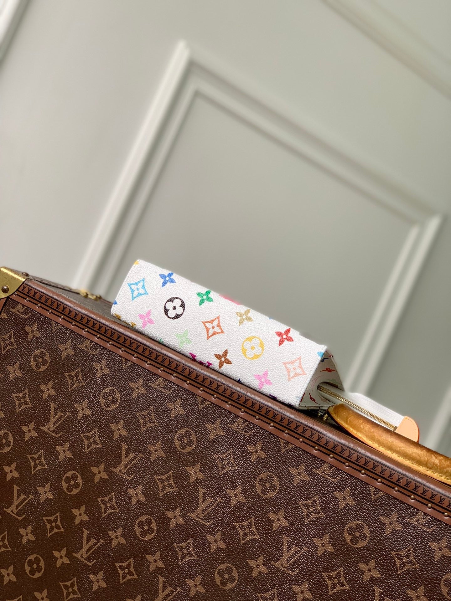 LOU x MURAKAMI 19 TOILETRY POUCH