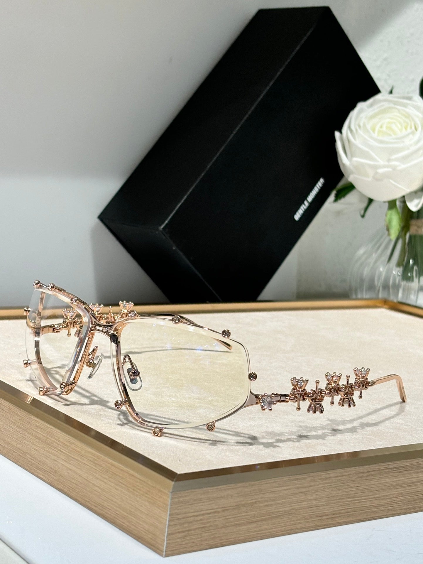 GENTLE M SUNGLASSES