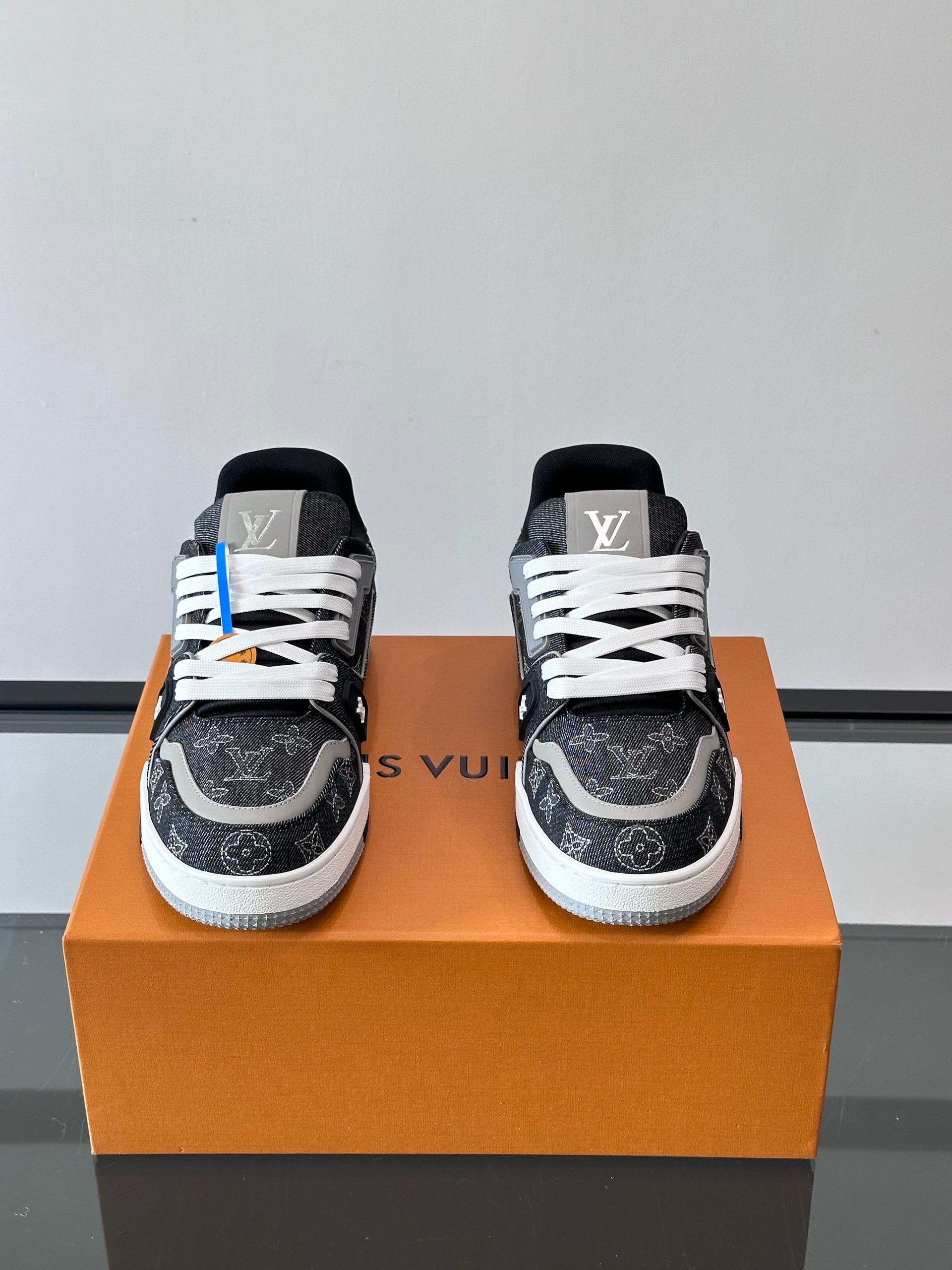 LOU TRAINERS ND
