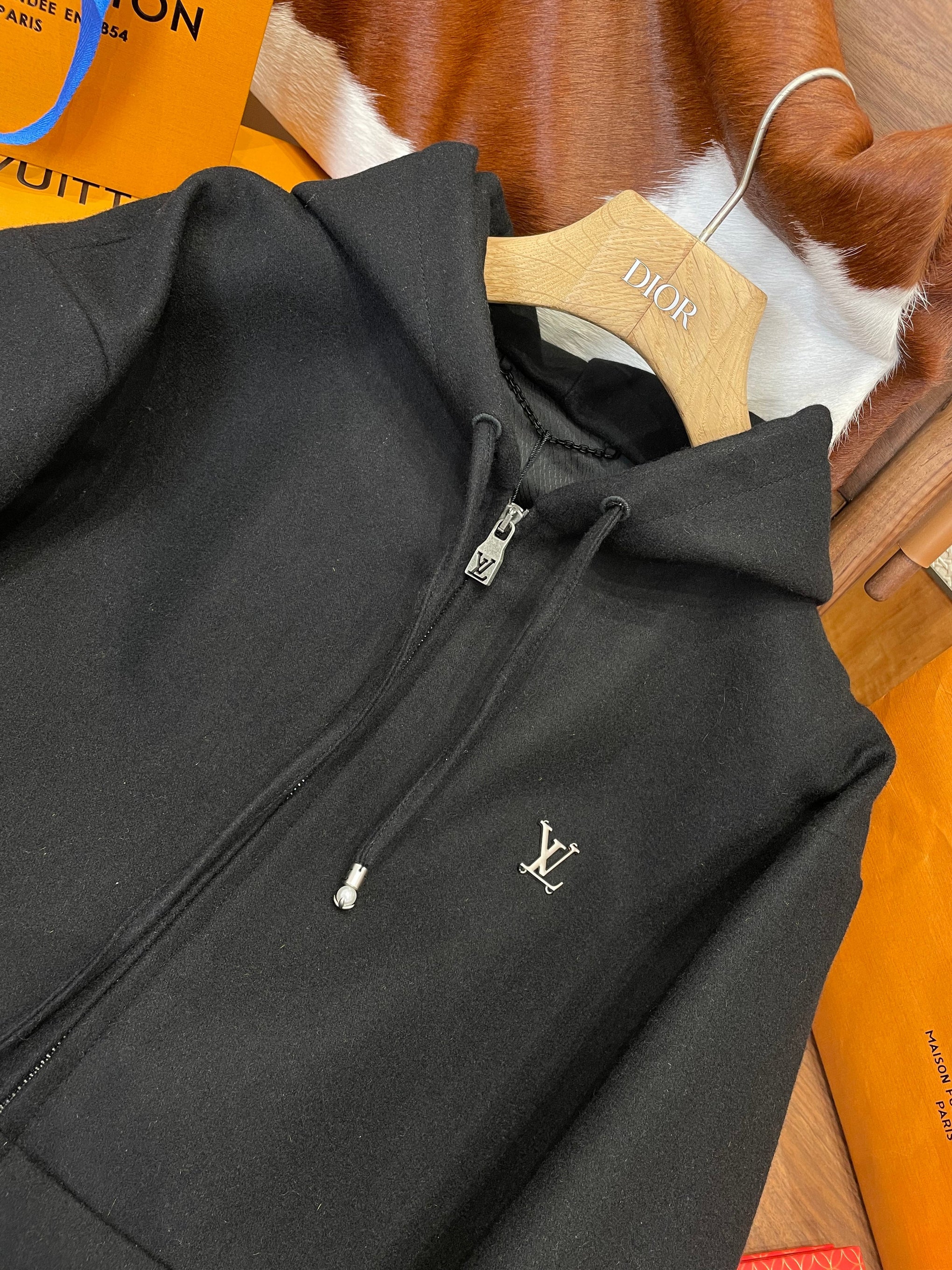 LOU ZIP HOODIE