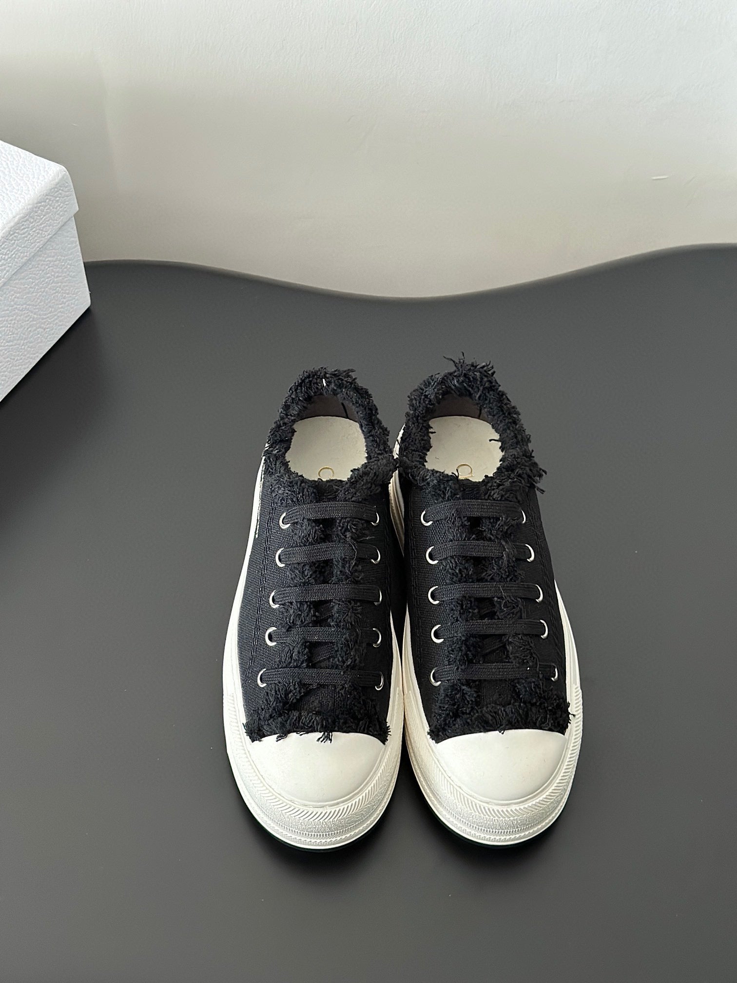 CD WALKIN SNEAKER