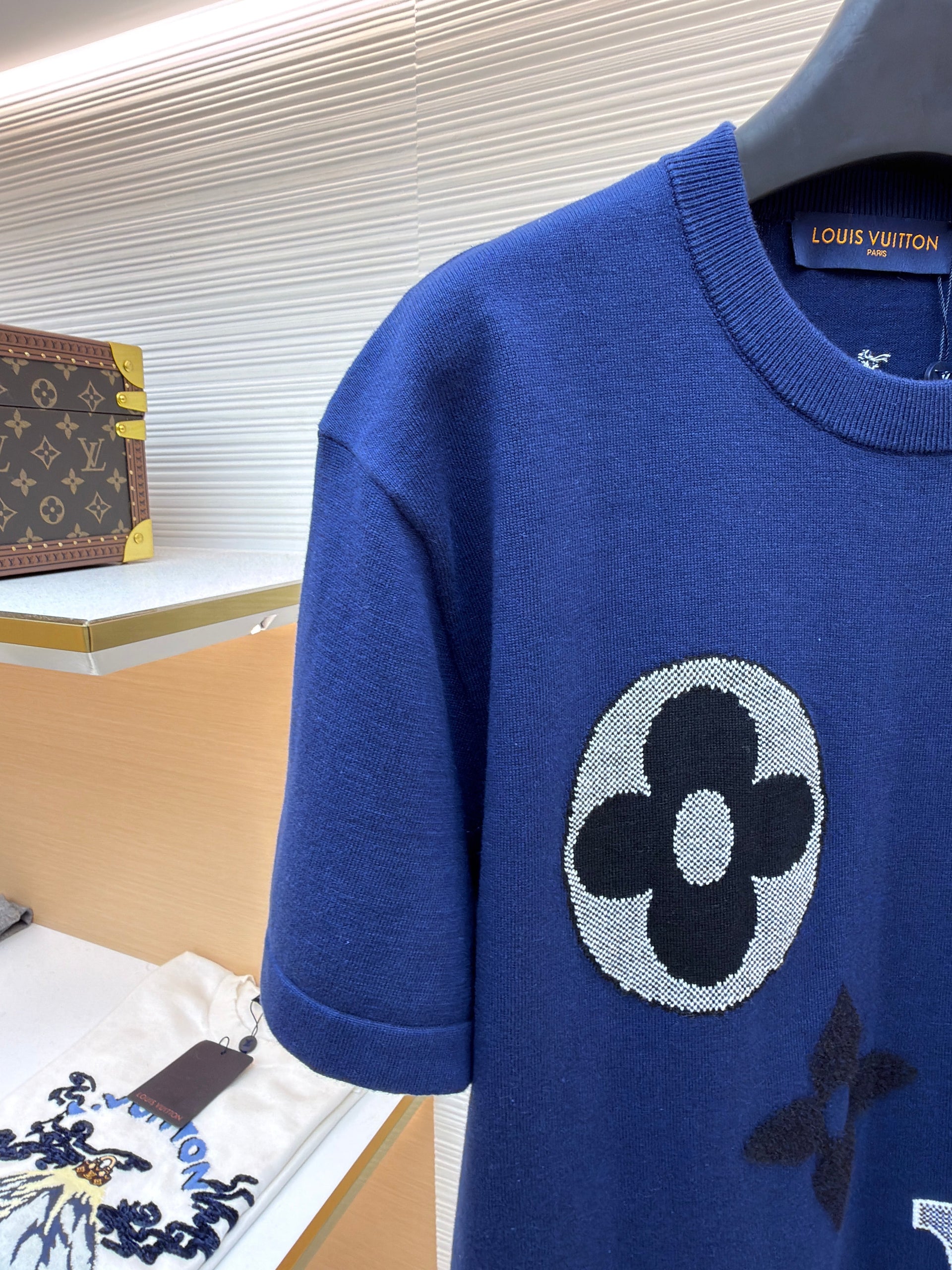 LOU T-SHIRT