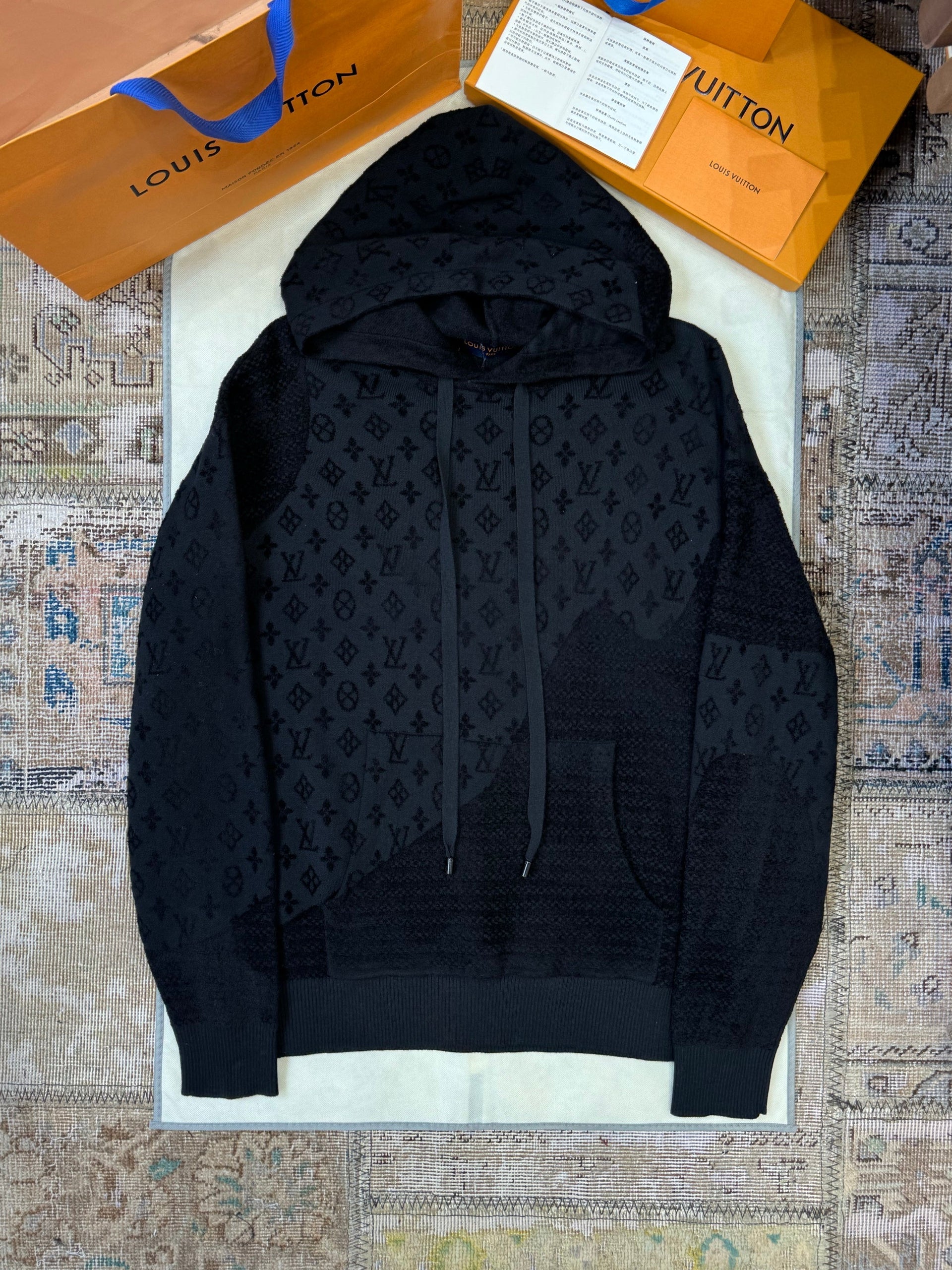 LOU HOODIE