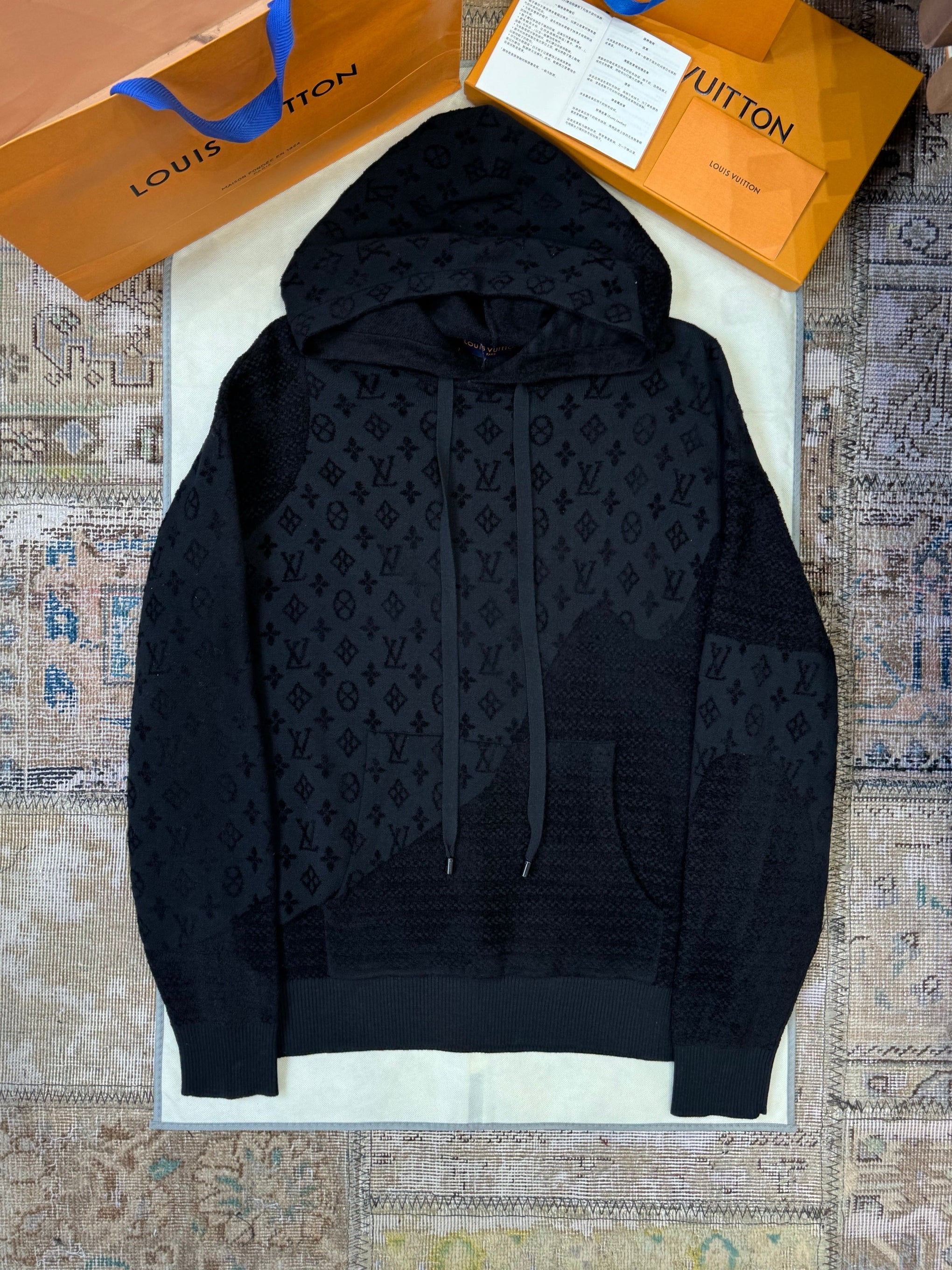 LOU HOODIE