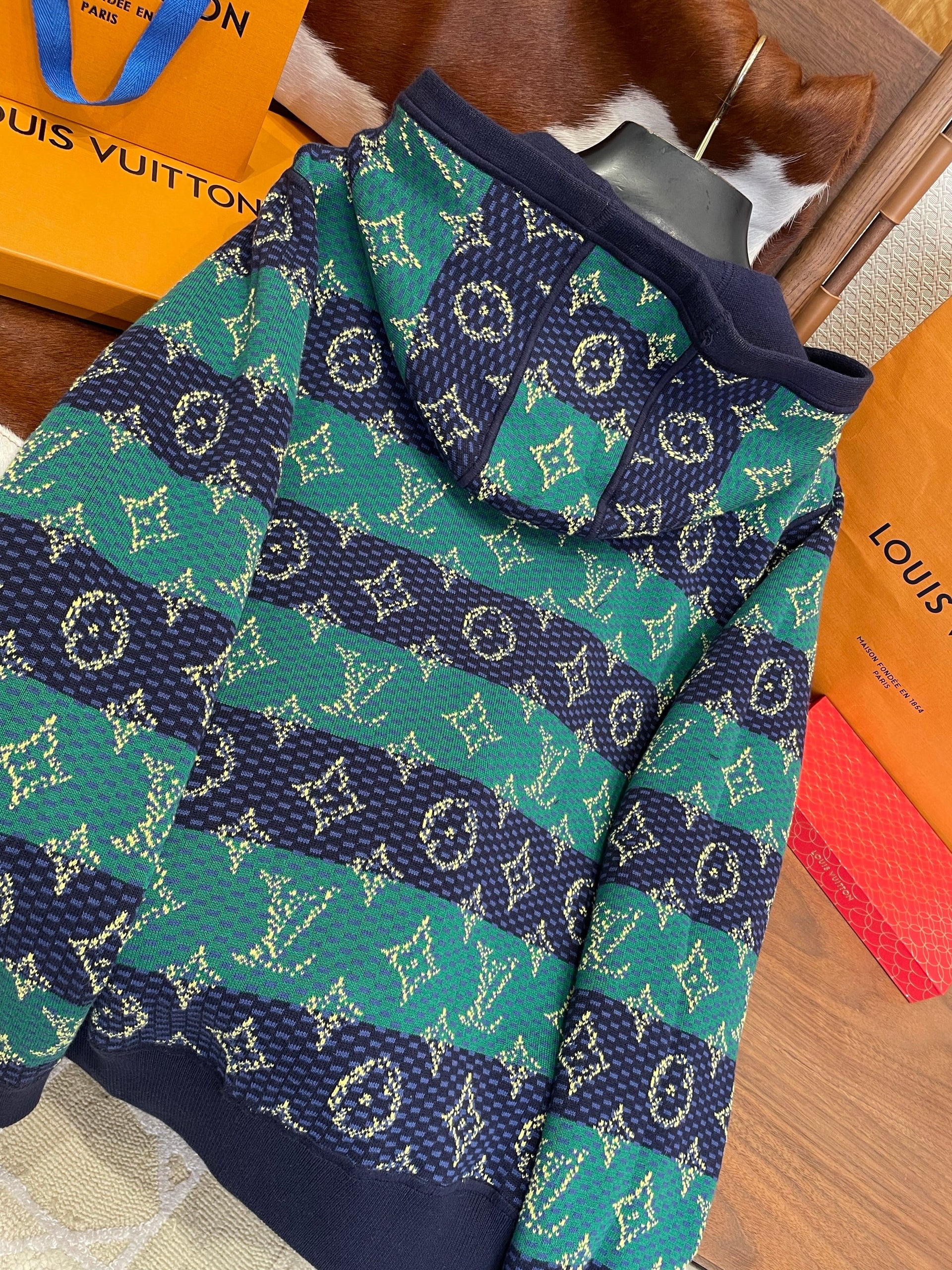 LOU ZIP CARDIGAN