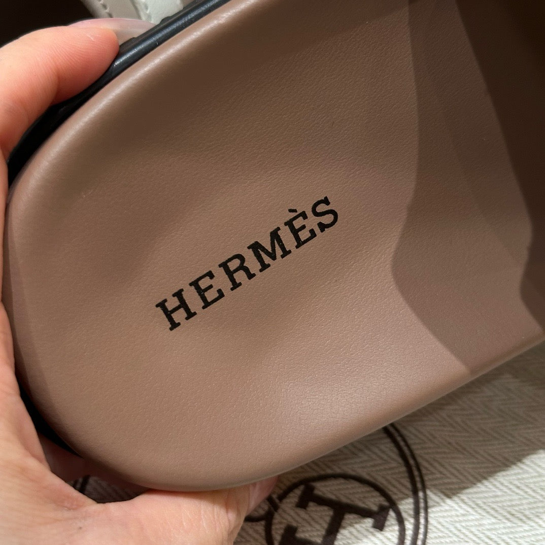 HERM EMPIRE SANDALS