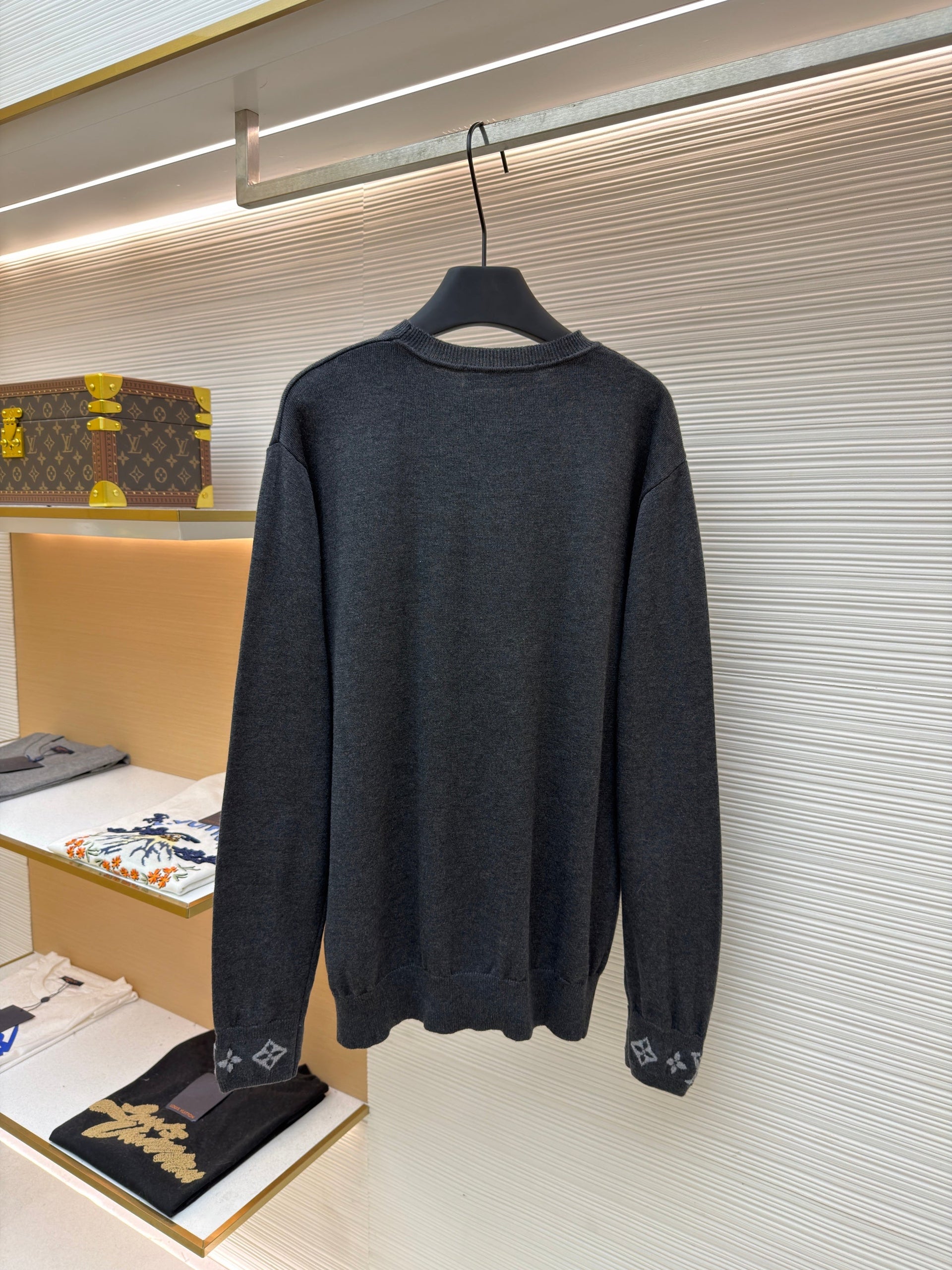 LOU JUMPER