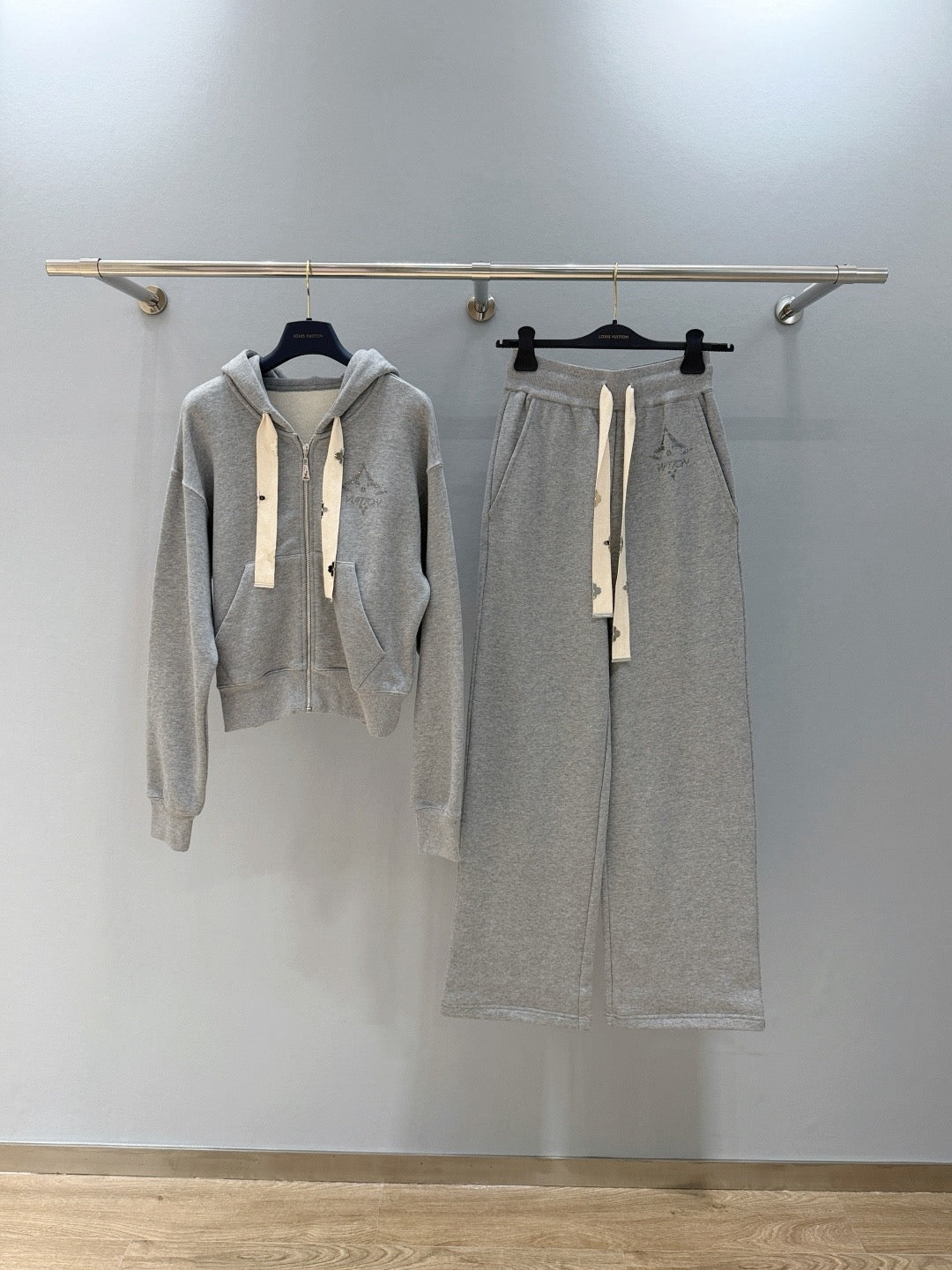 LOU ZIP HOODIE