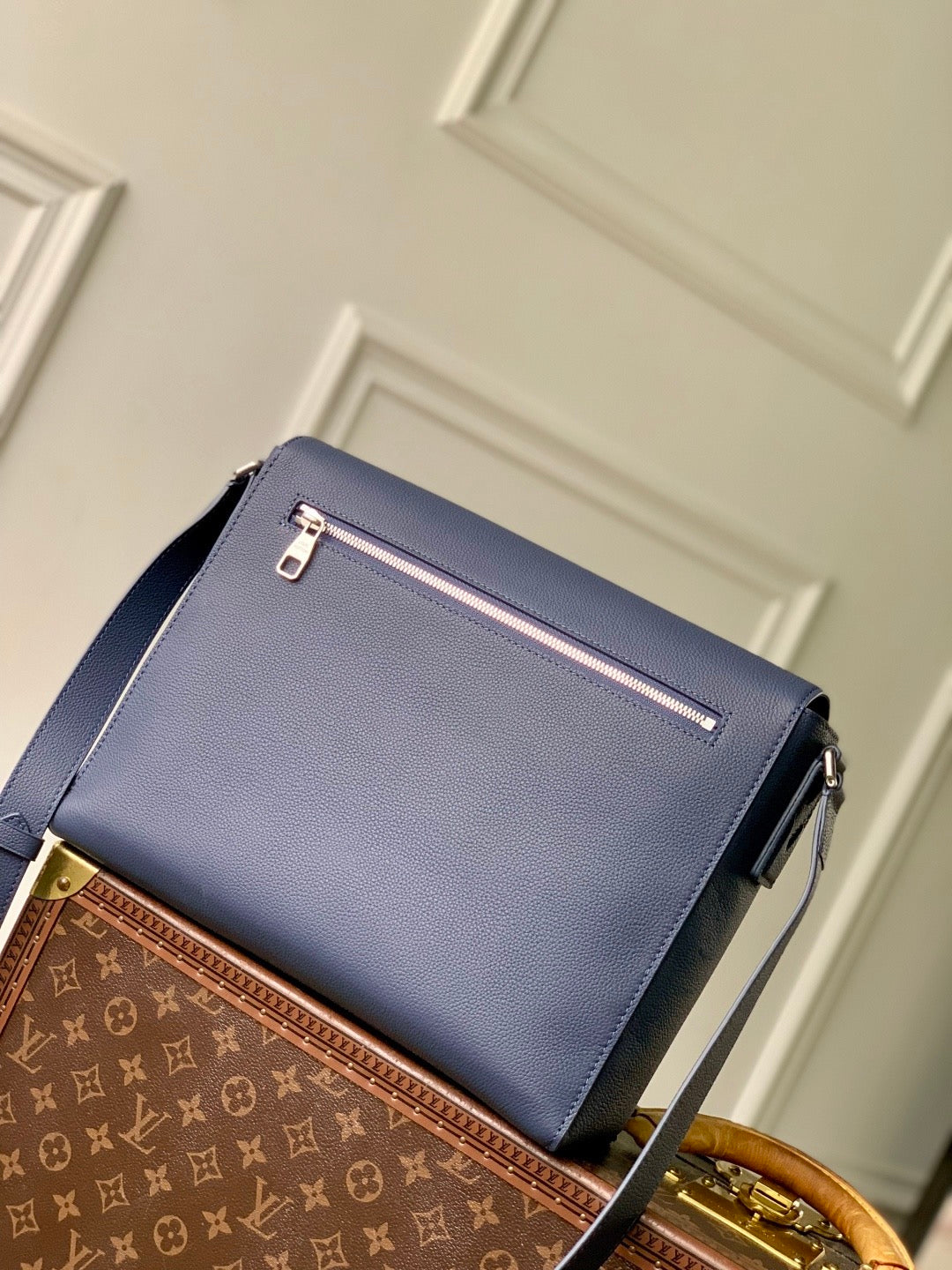LOU SPEED MESSENGER BAG