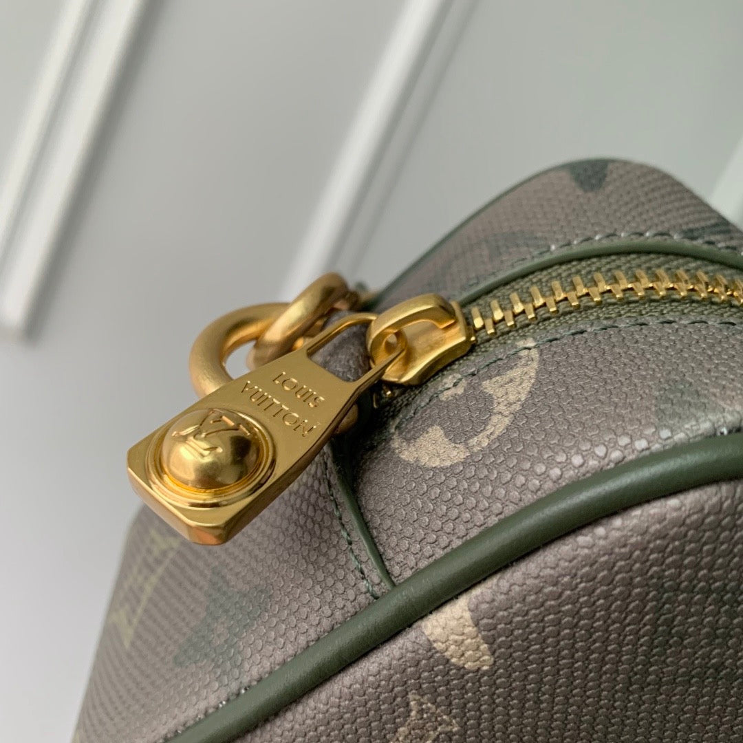 LOU TROCADERO WEARABLE WALLET