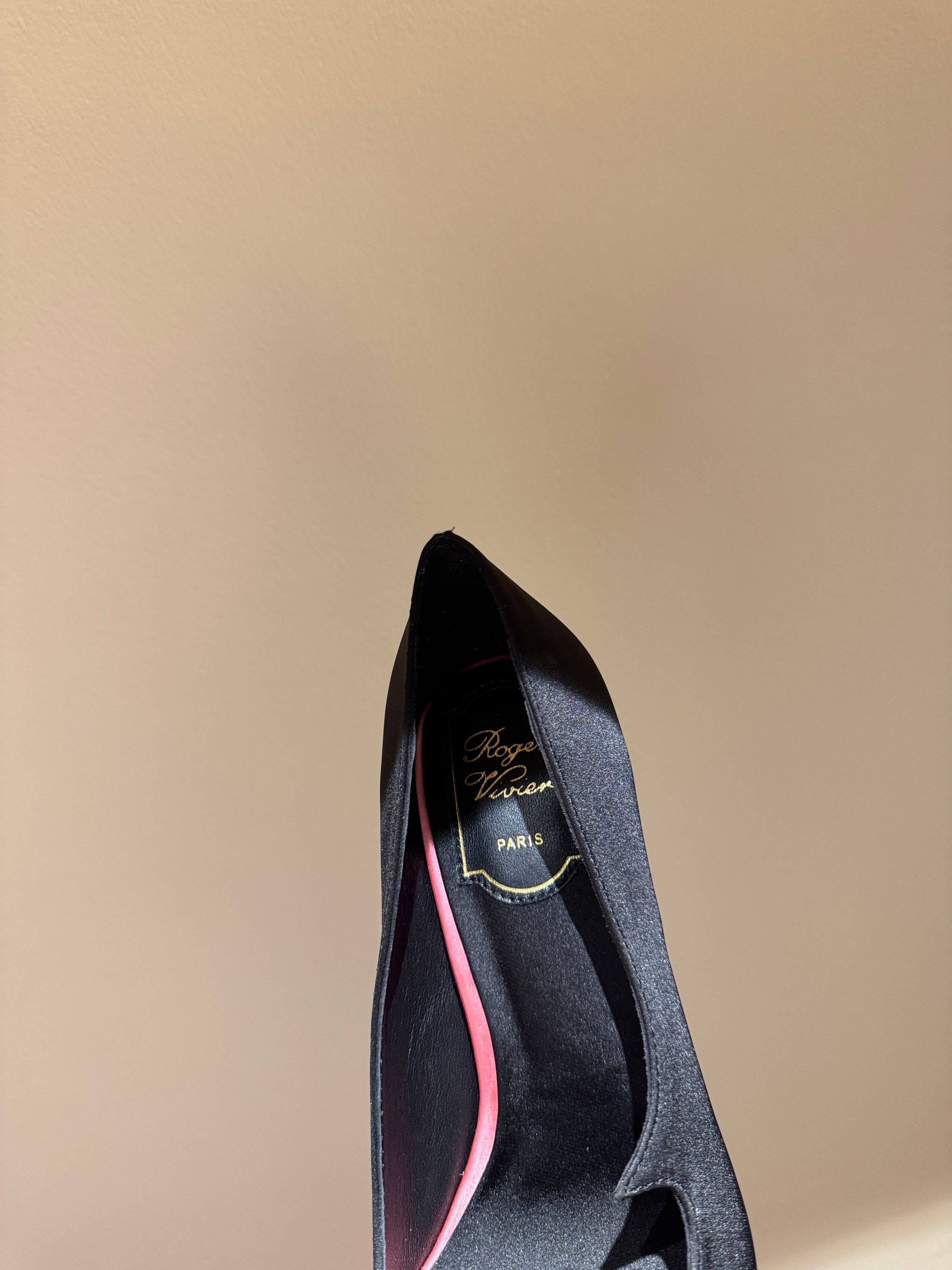 ROGER V HEELS