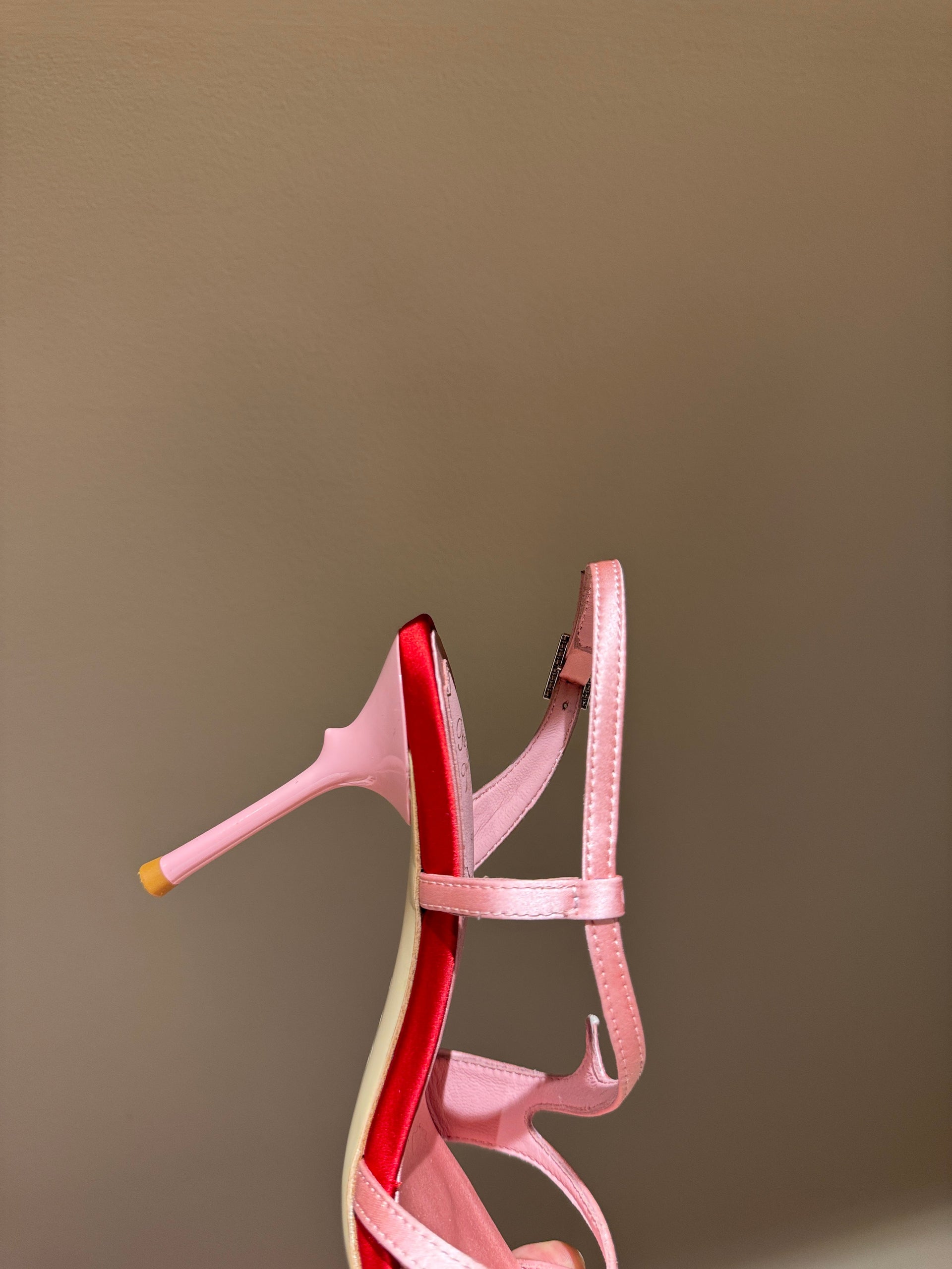 ROGER V HEELS