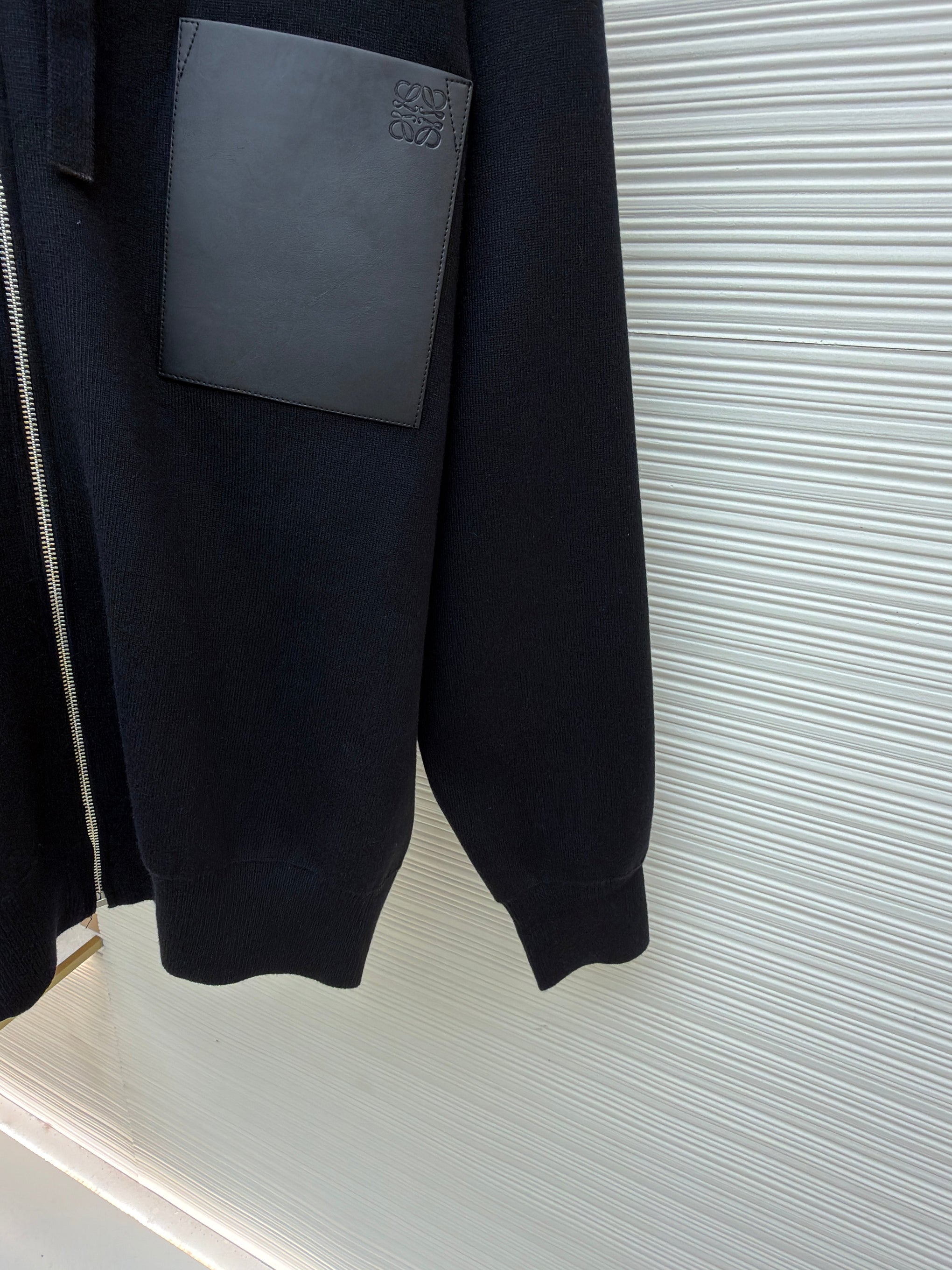 LOEW ZIP HOODIE