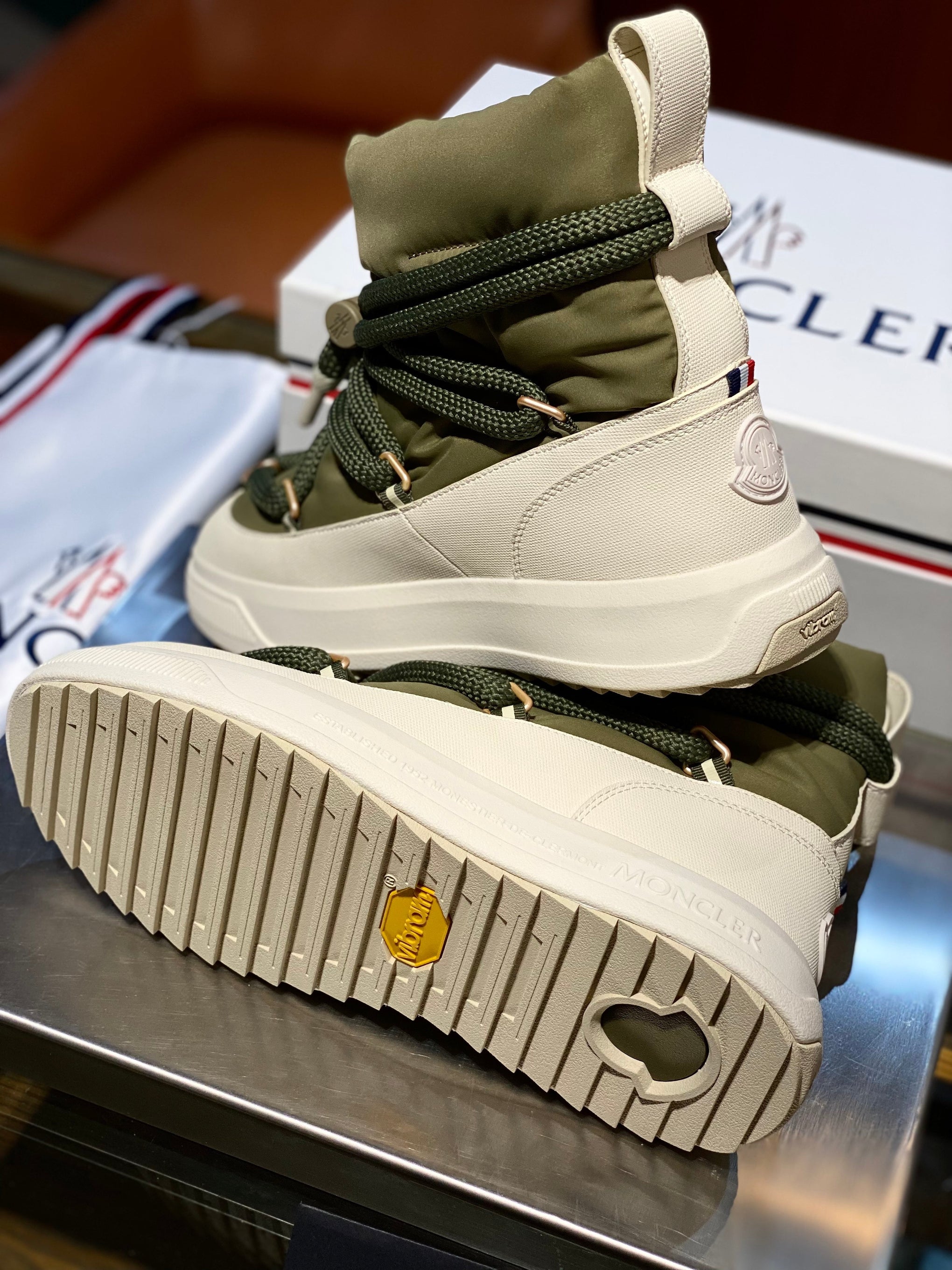 MONC ALTIVE MID SNOW BOOTS